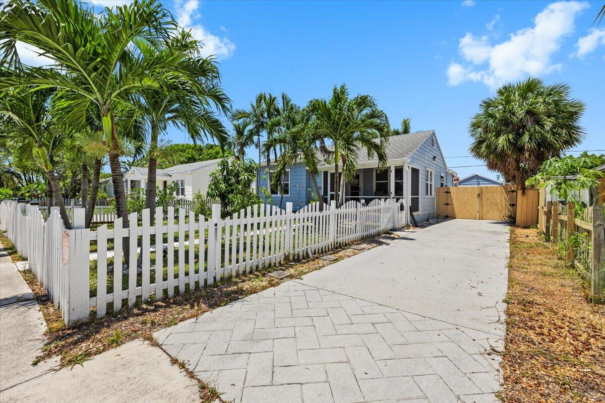 LAKE WORTH TOWN OF - Residential