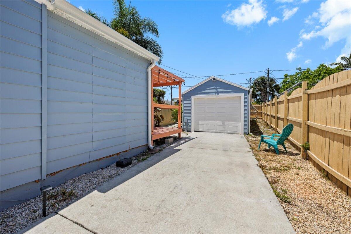 LAKE WORTH TOWN OF - Residential