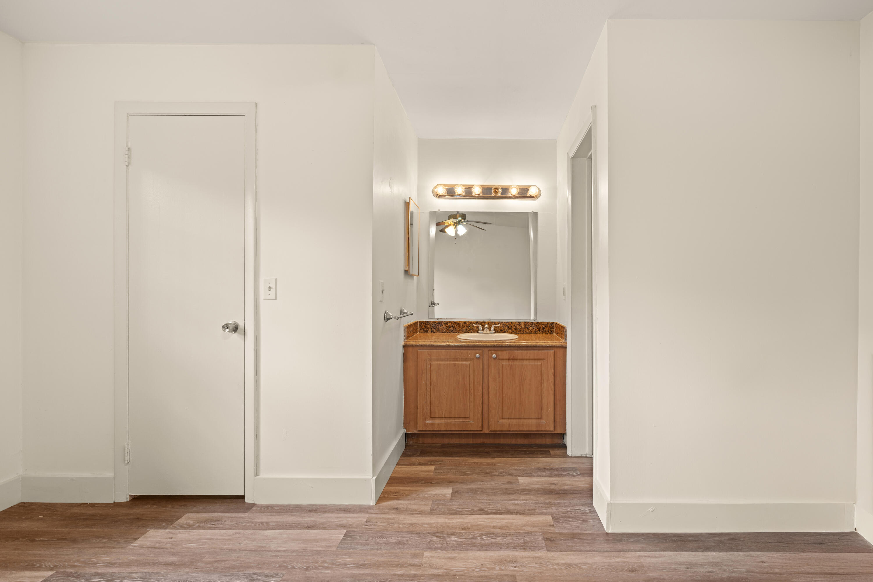 CHATEAU DE VILLE CONDO - Residential