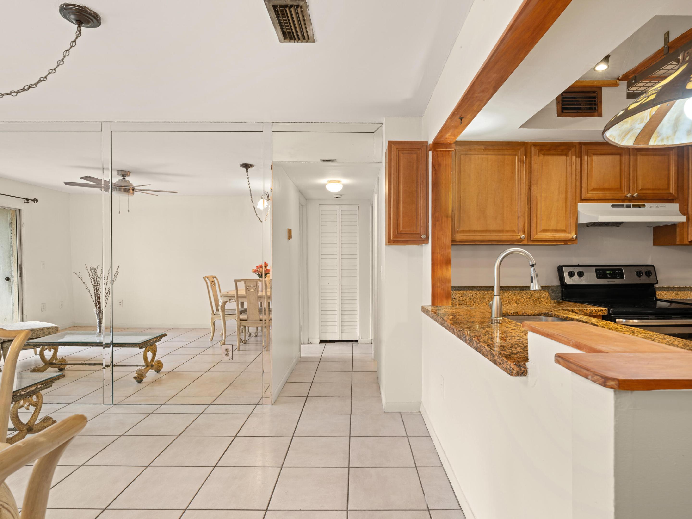 CHATEAU DE VILLE CONDO - Residential