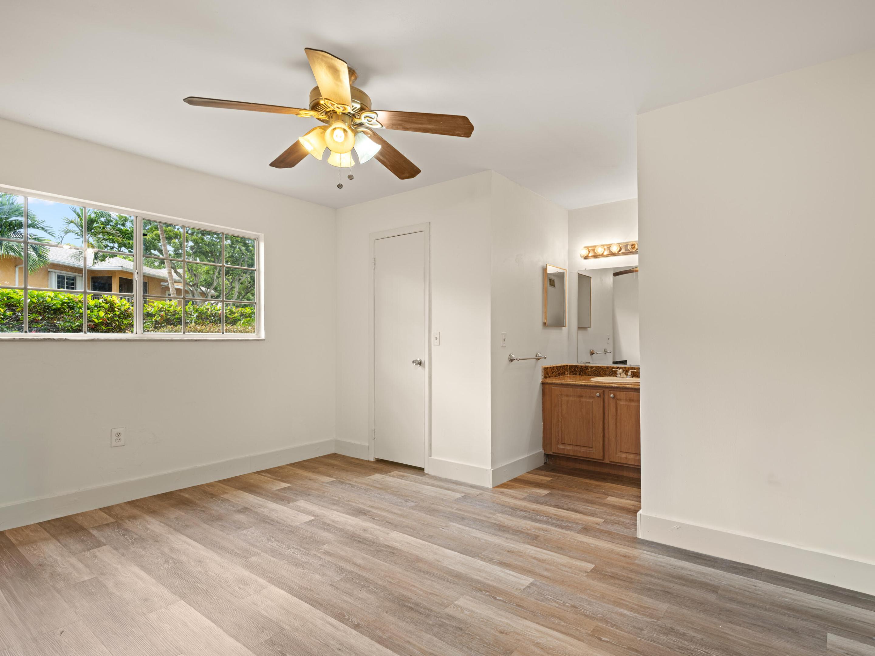 CHATEAU DE VILLE CONDO - Residential