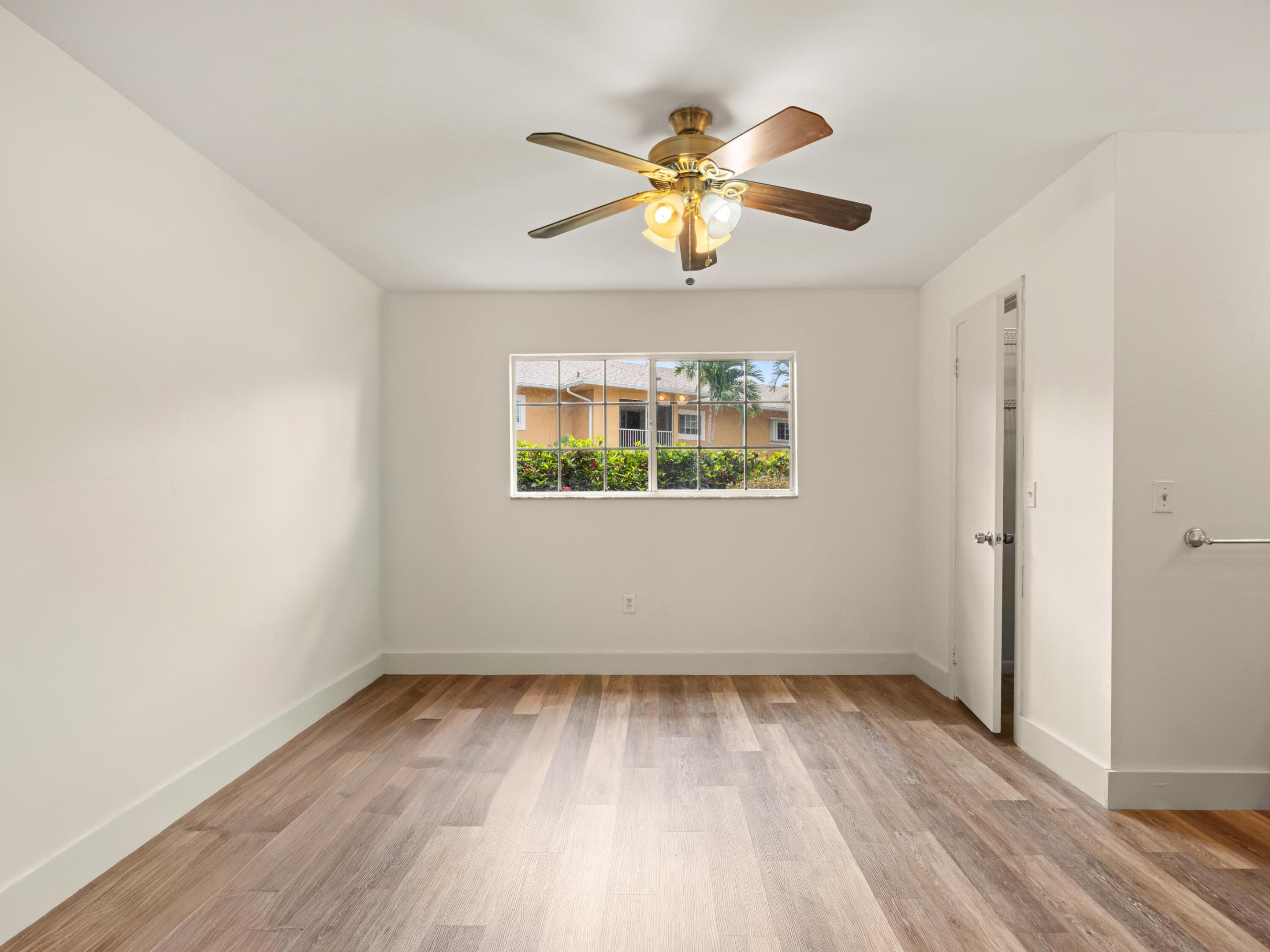 CHATEAU DE VILLE CONDO - Residential