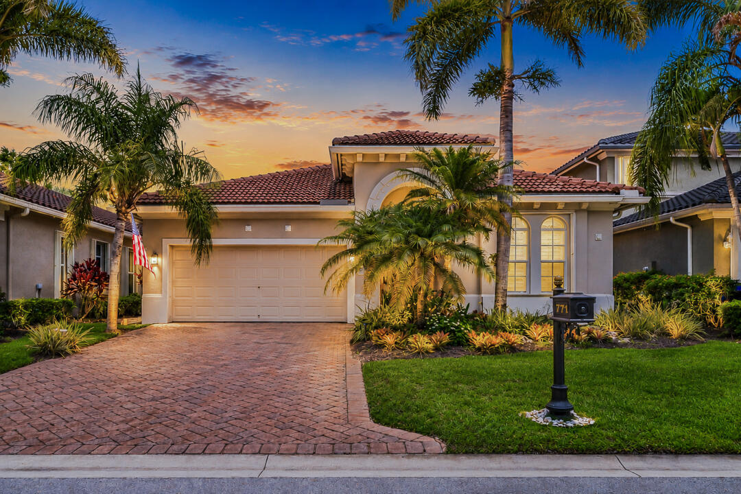 PALM COVE GOLF & YACHT CLUB - Residential