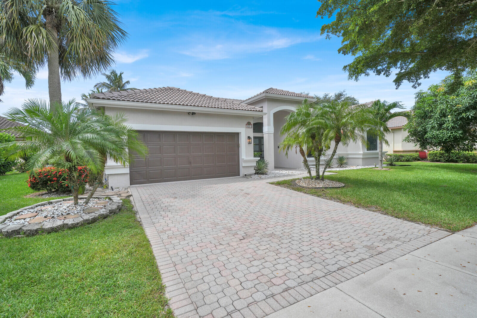LEXINGTON HOMES ESTATES - Residential
