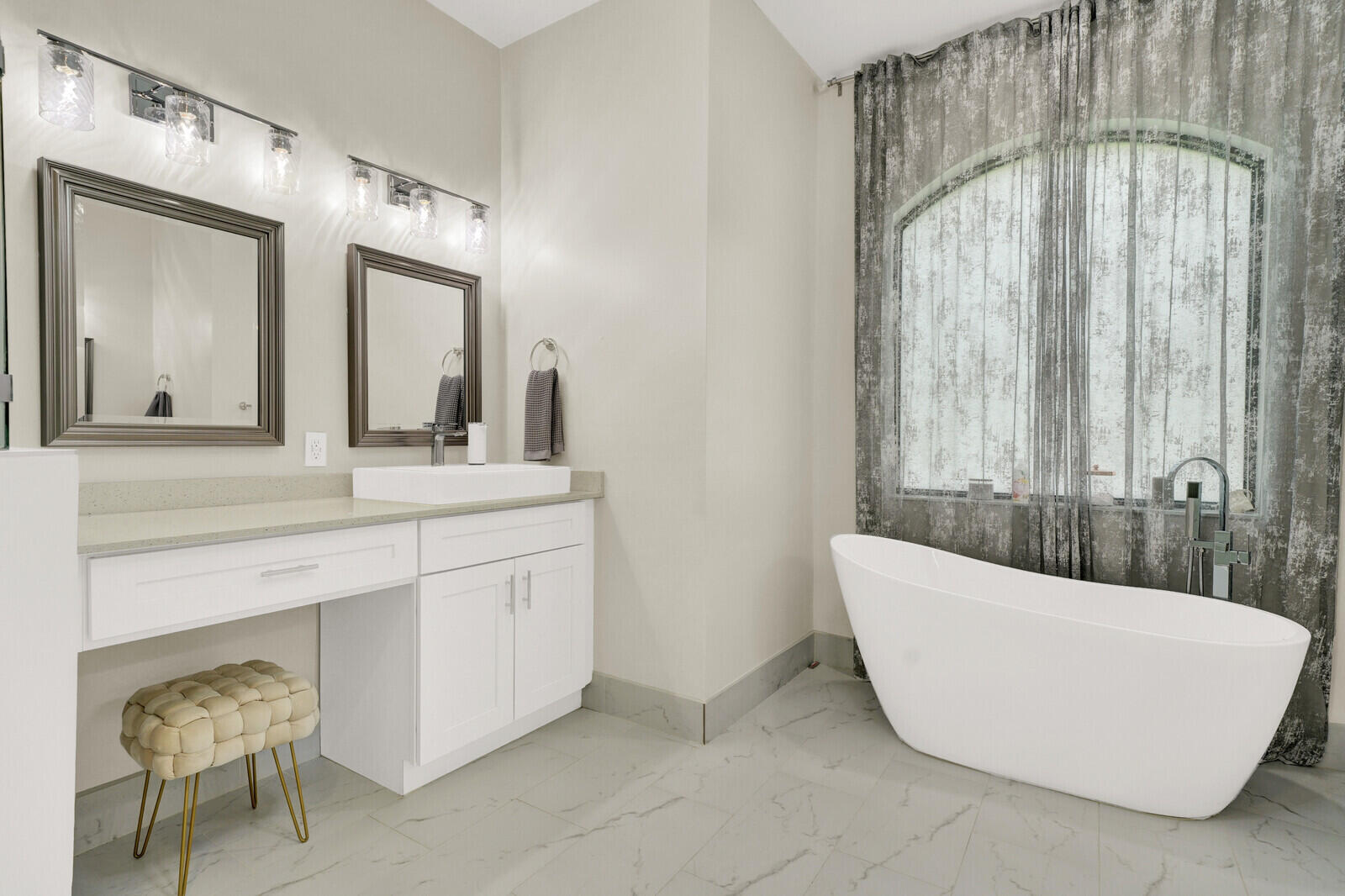 LEXINGTON HOMES ESTATES - Residential