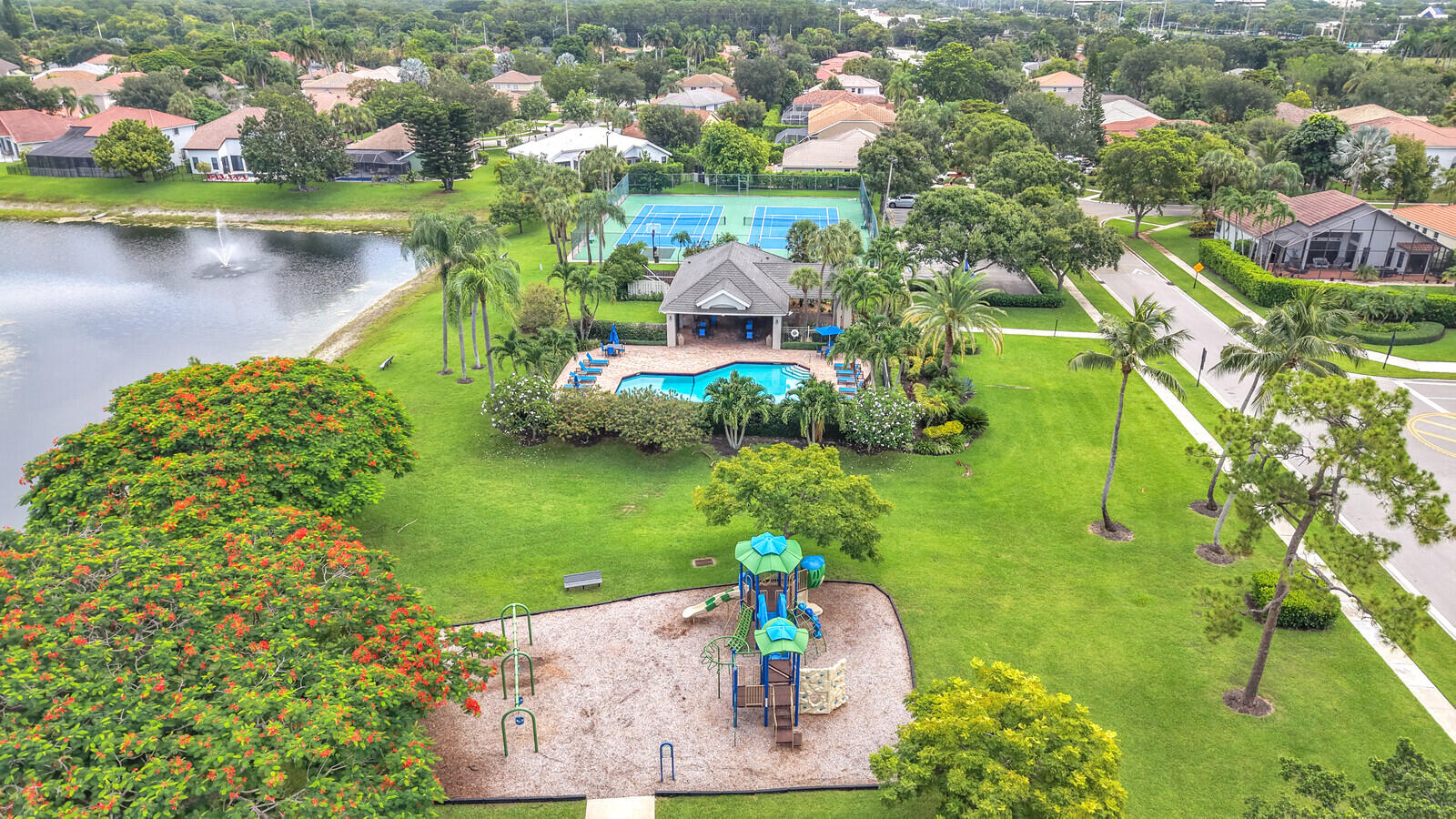 LEXINGTON HOMES ESTATES - Residential