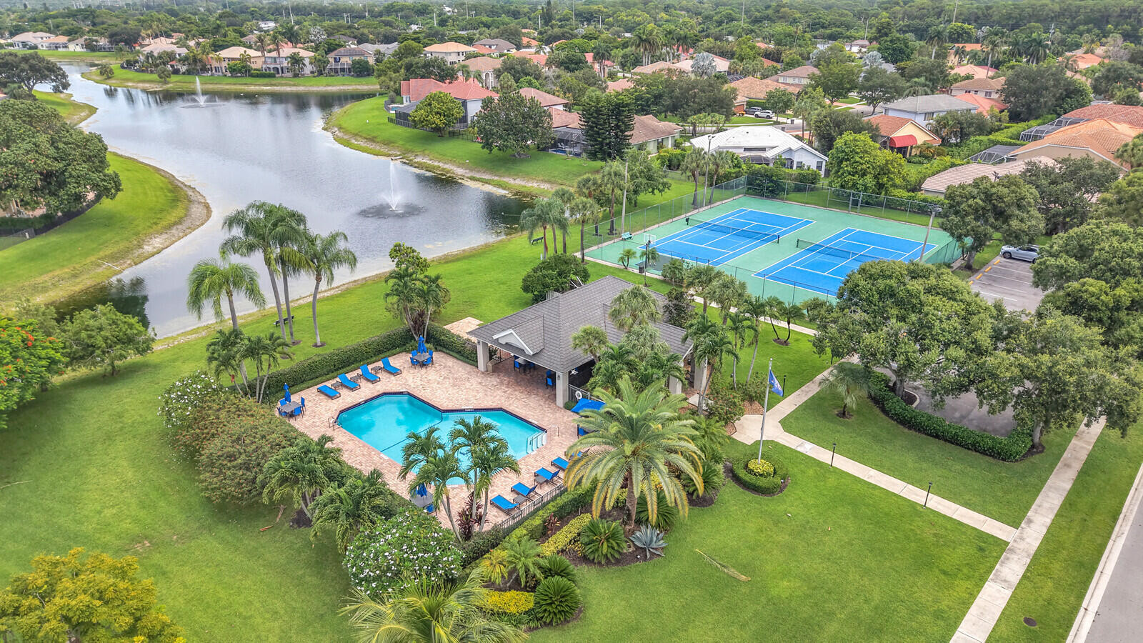 LEXINGTON HOMES ESTATES - Residential