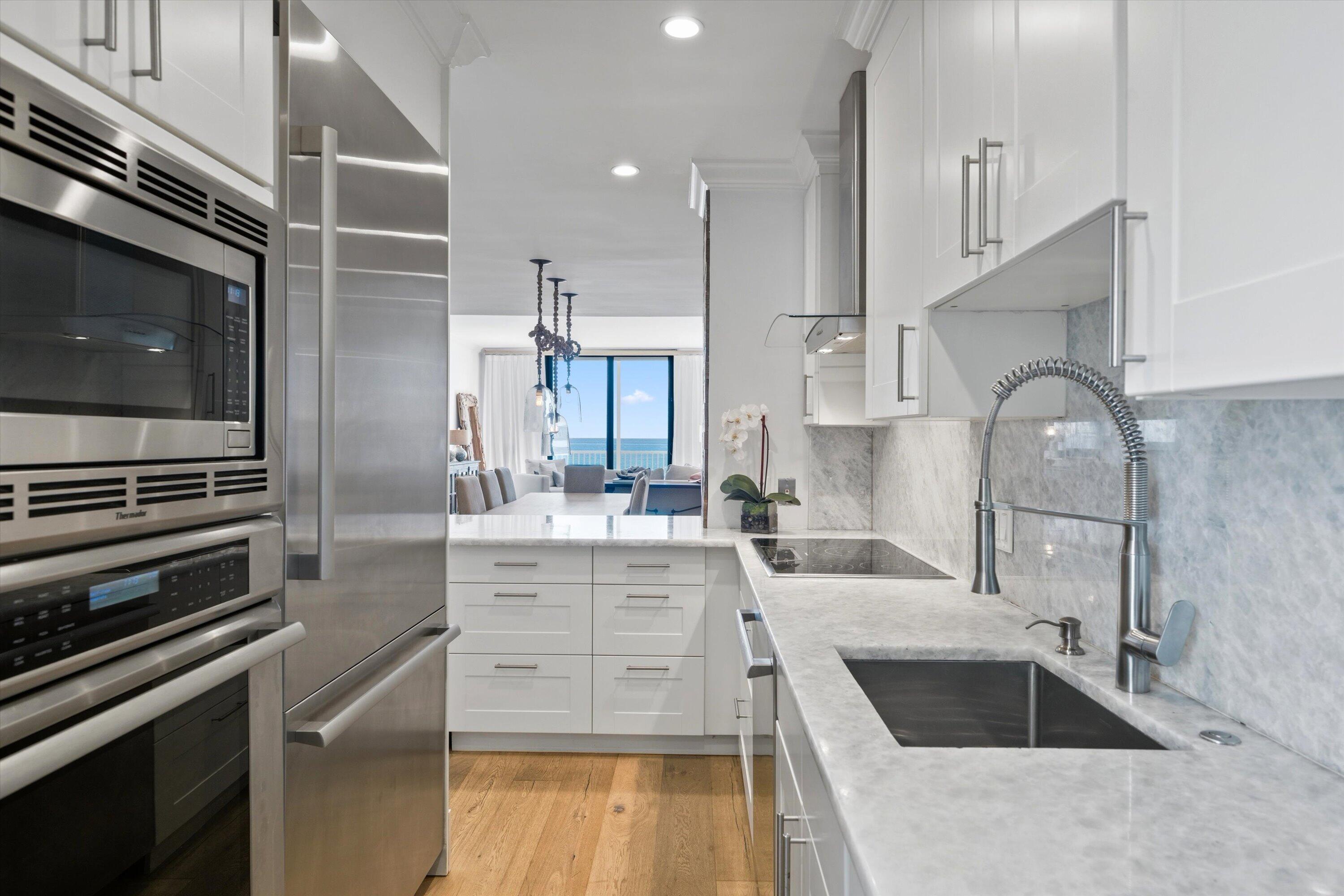 FOUR HUNDRED SO OCEAN BLVD CONDO - Residential