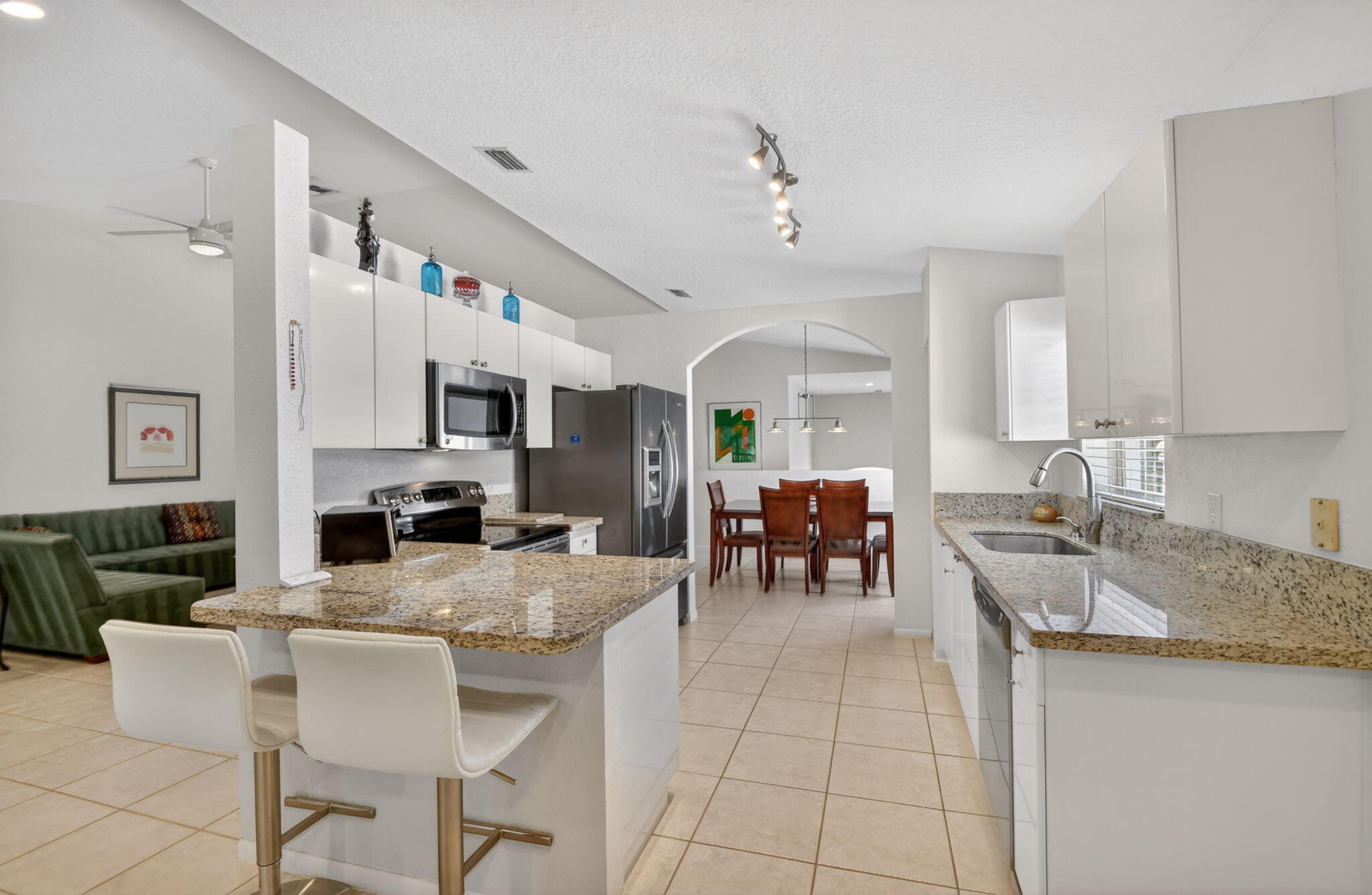GROVE VILLAGE CONDO - Residential Lease