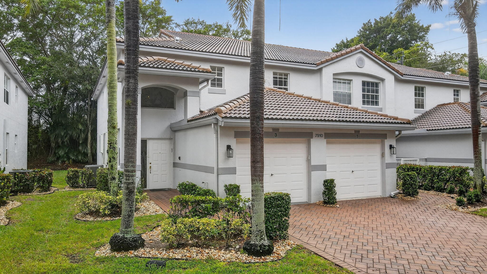 GROVE VILLAGE CONDO - Residential Lease