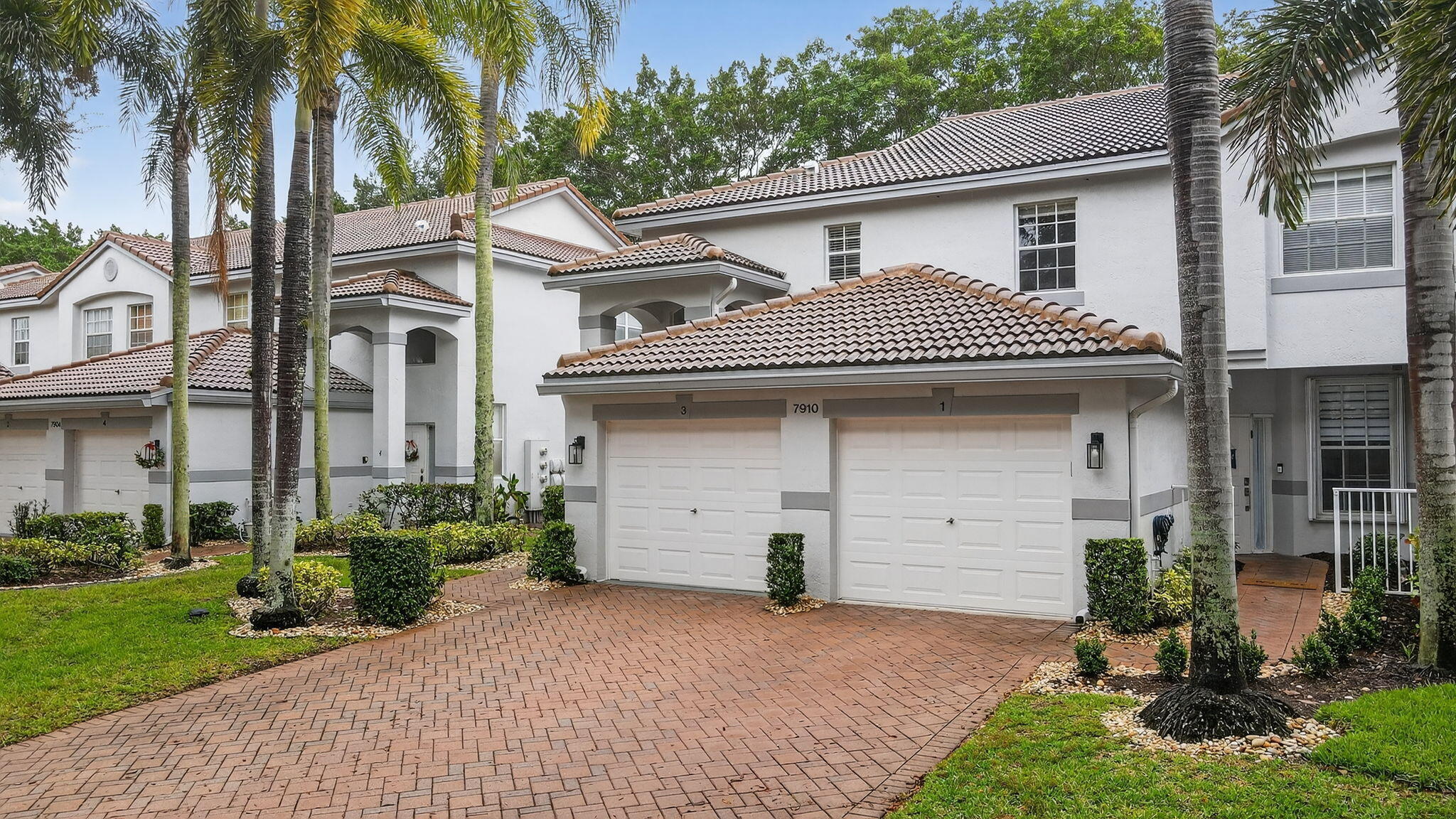 GROVE VILLAGE CONDO - Residential Lease