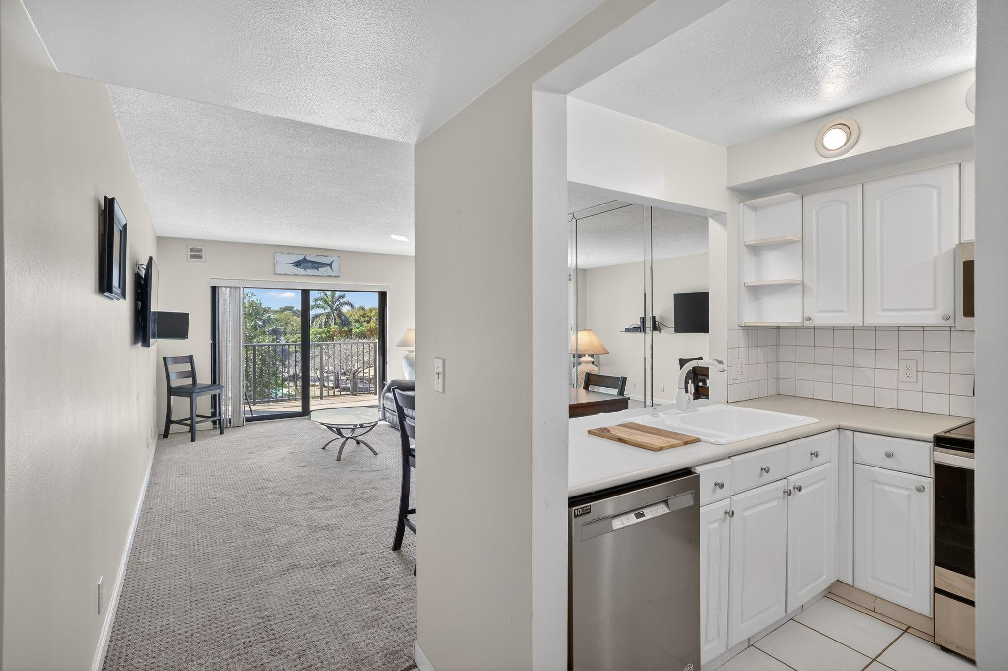 RIVER REACH CONDOMINIUM II - Residential Lease