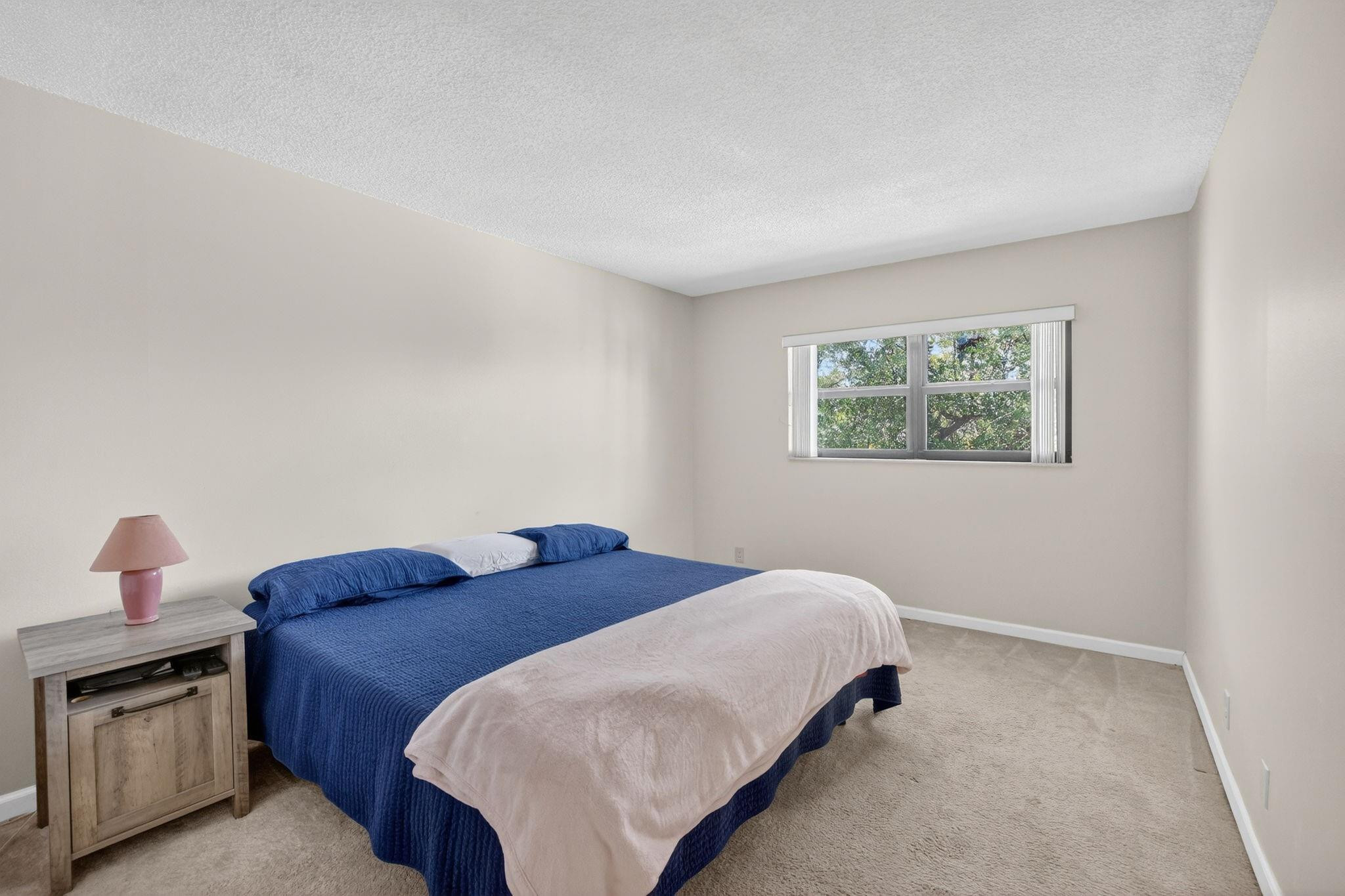 RIVER REACH CONDOMINIUM II - Residential Lease