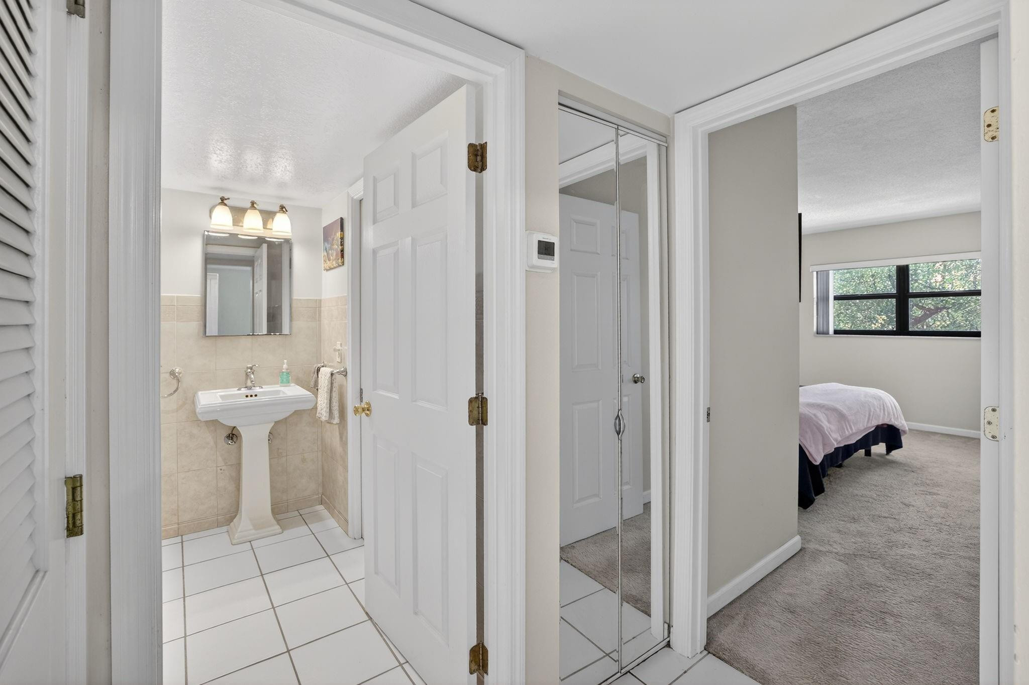 RIVER REACH CONDOMINIUM II - Residential Lease