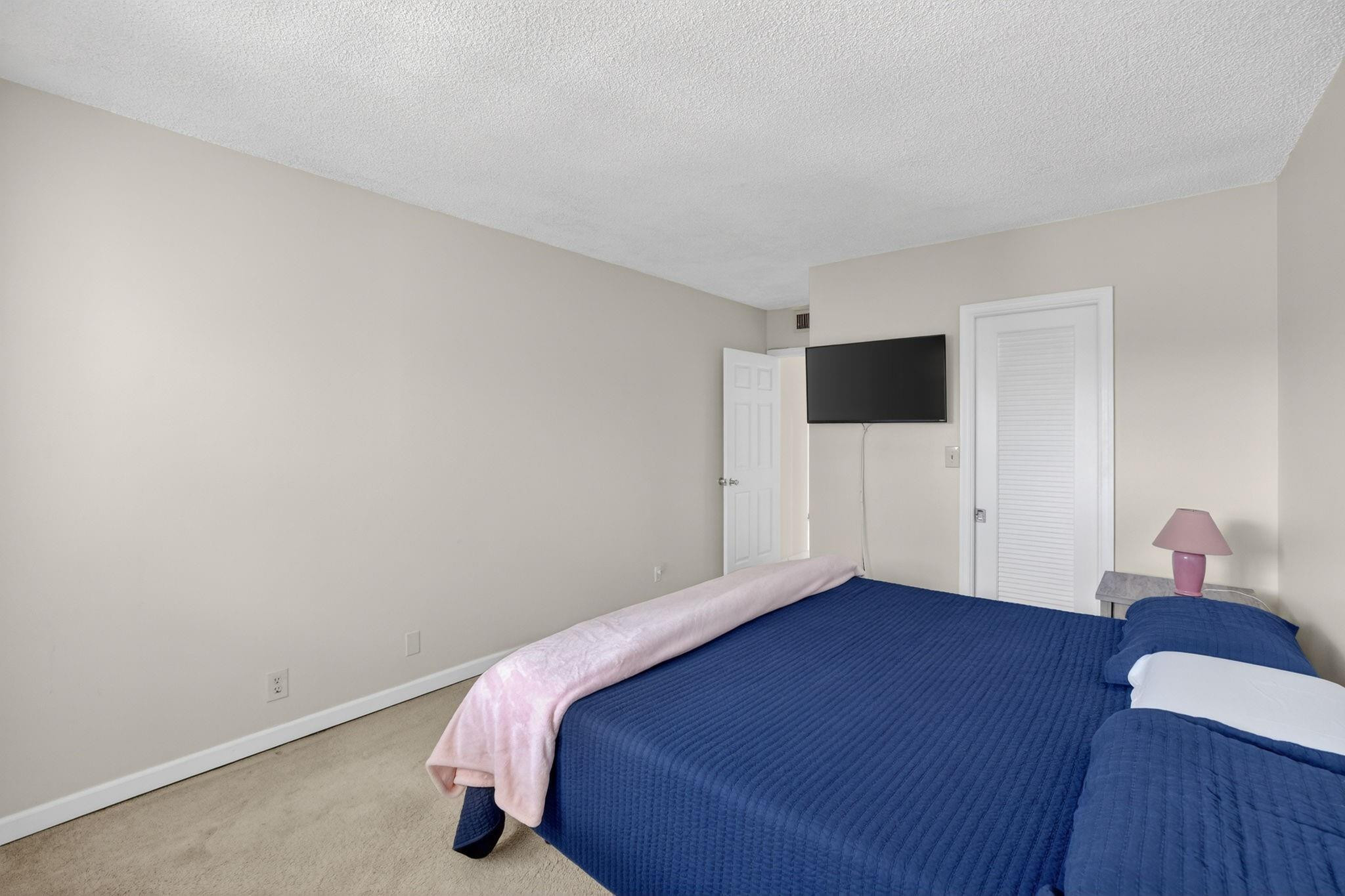 RIVER REACH CONDOMINIUM II - Residential Lease