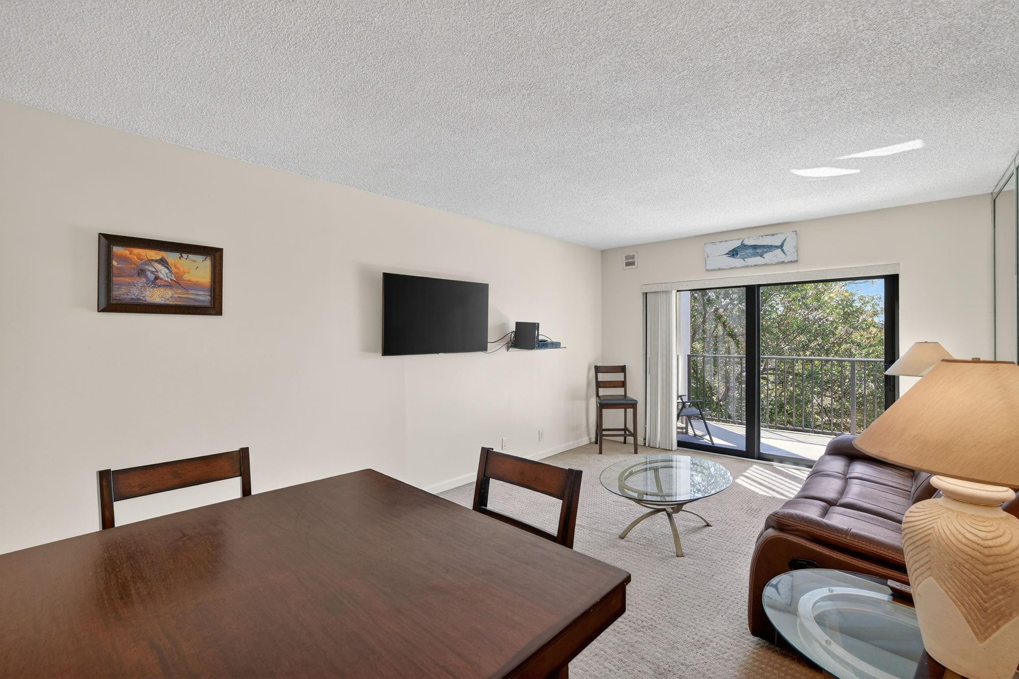 RIVER REACH CONDOMINIUM II - Residential Lease