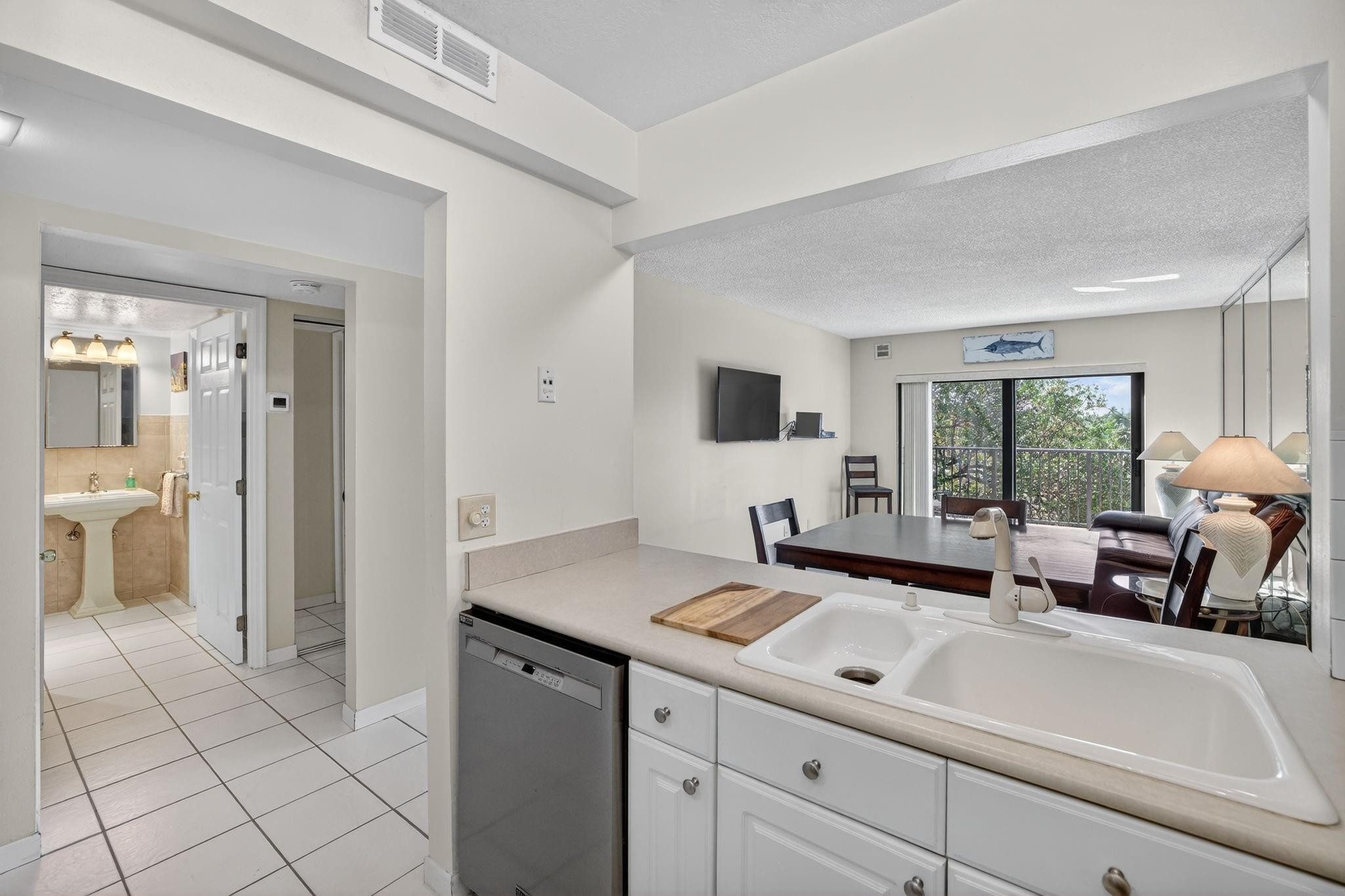 RIVER REACH CONDOMINIUM II - Residential Lease