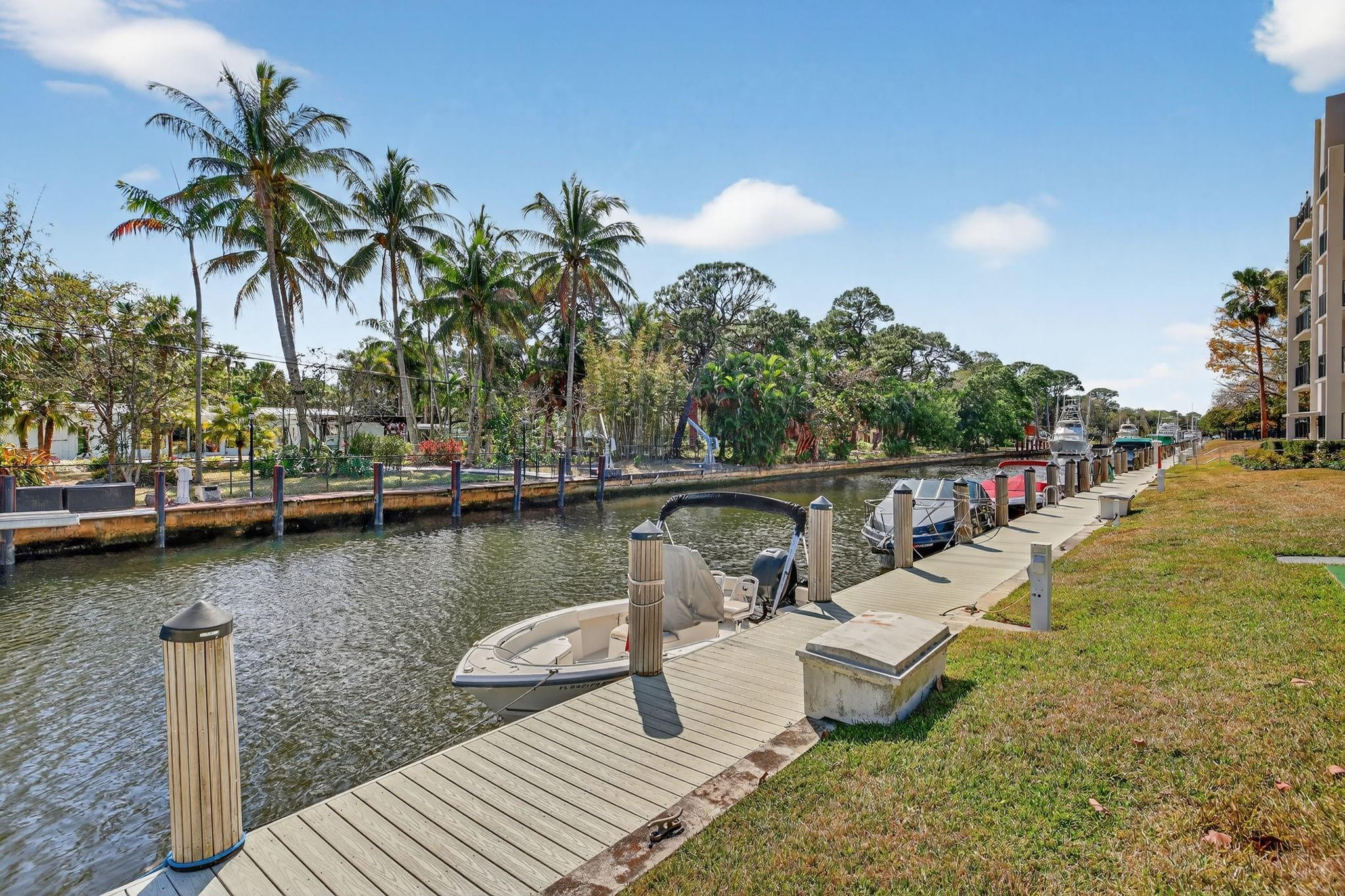 RIVER REACH CONDOMINIUM II - Residential Lease
