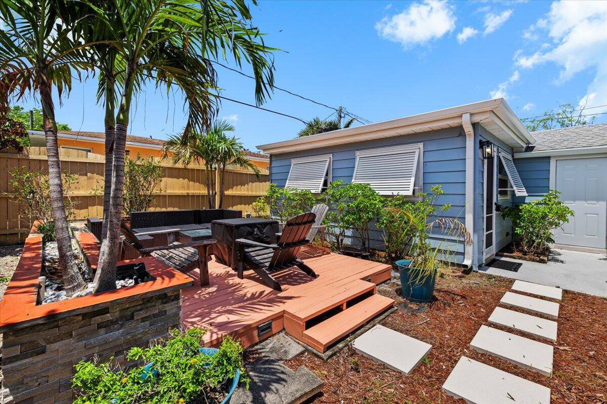LAKE WORTH TOWN OF - Residential Income