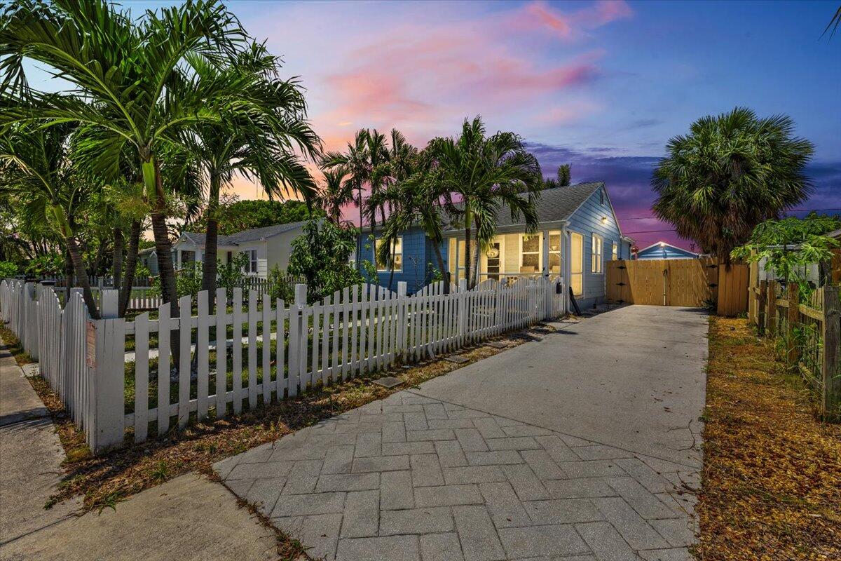 LAKE WORTH TOWN OF - Residential Income