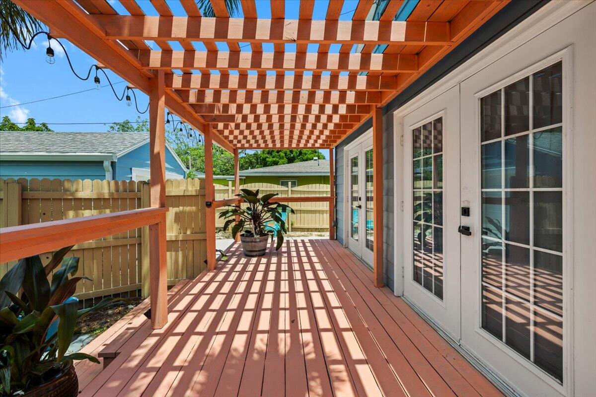 LAKE WORTH TOWN OF - Residential Income