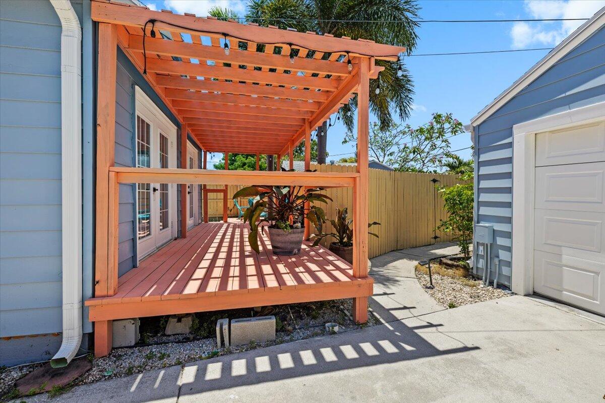 LAKE WORTH TOWN OF - Residential Income