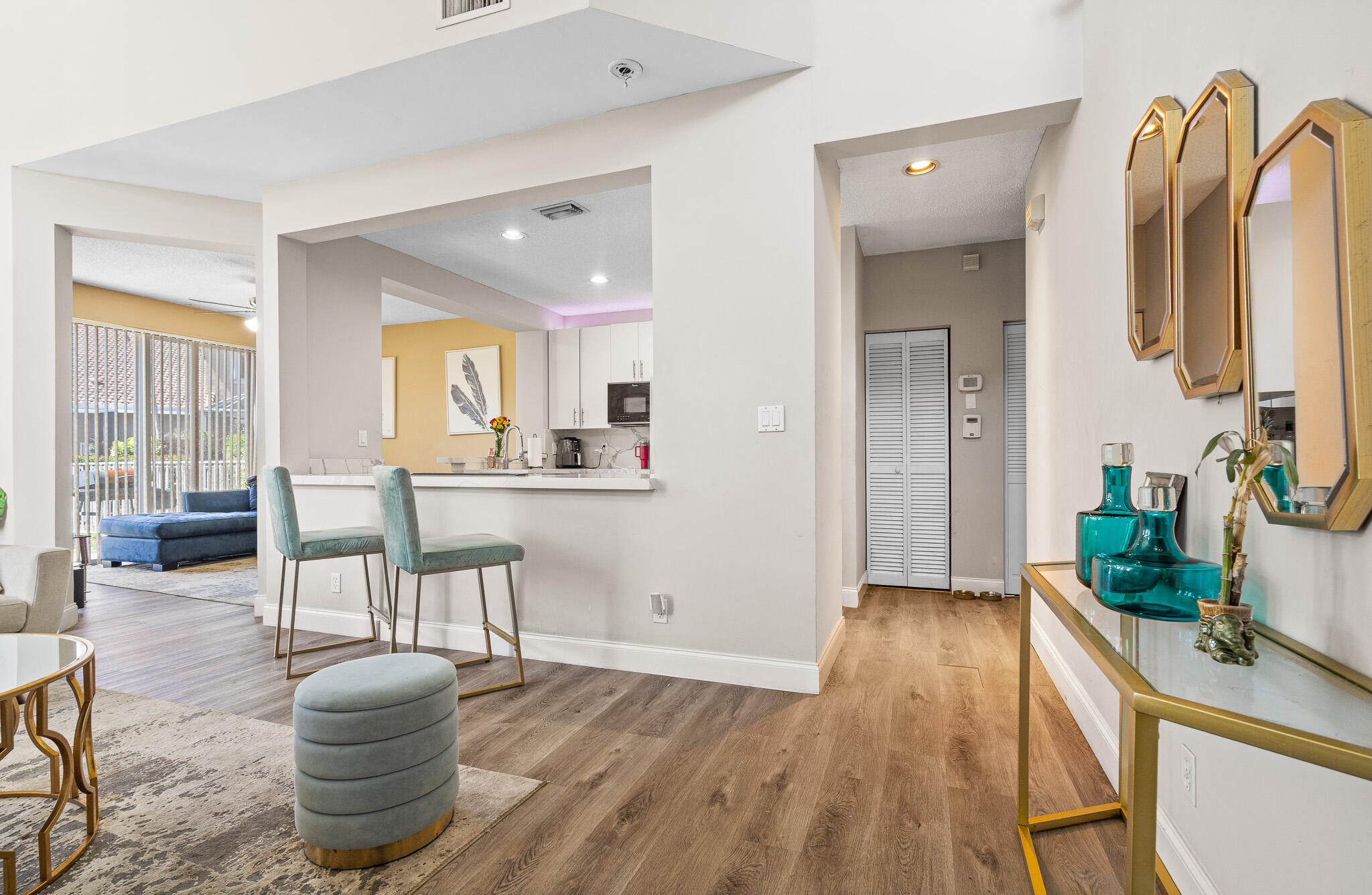 HOLLYWOOD LAKES COUNTRY CLUB AND - Residential