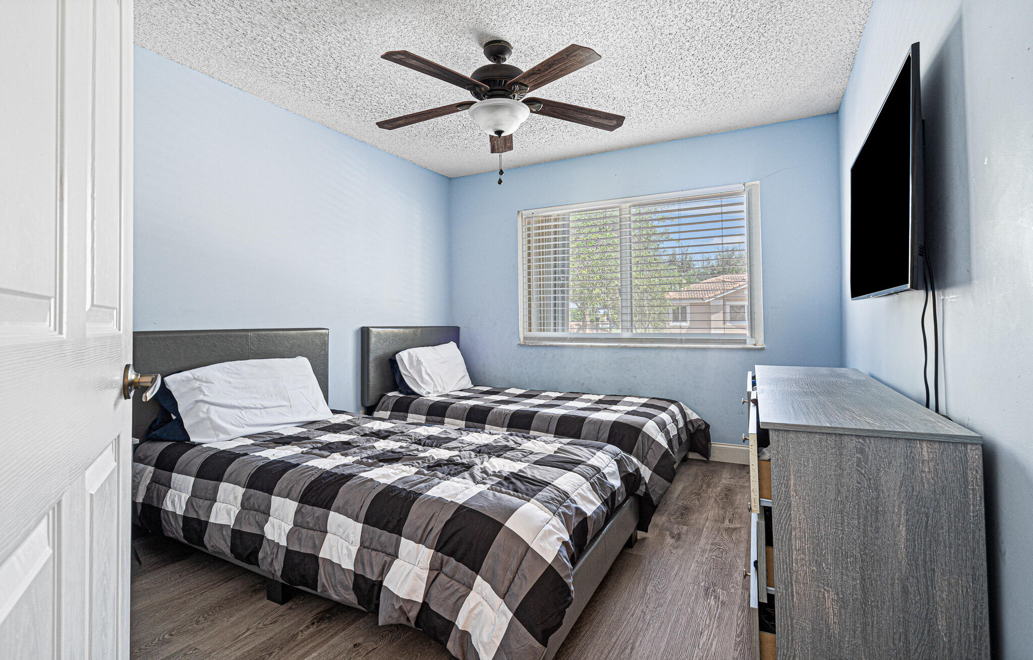 HOLLYWOOD LAKES COUNTRY CLUB AND - Residential