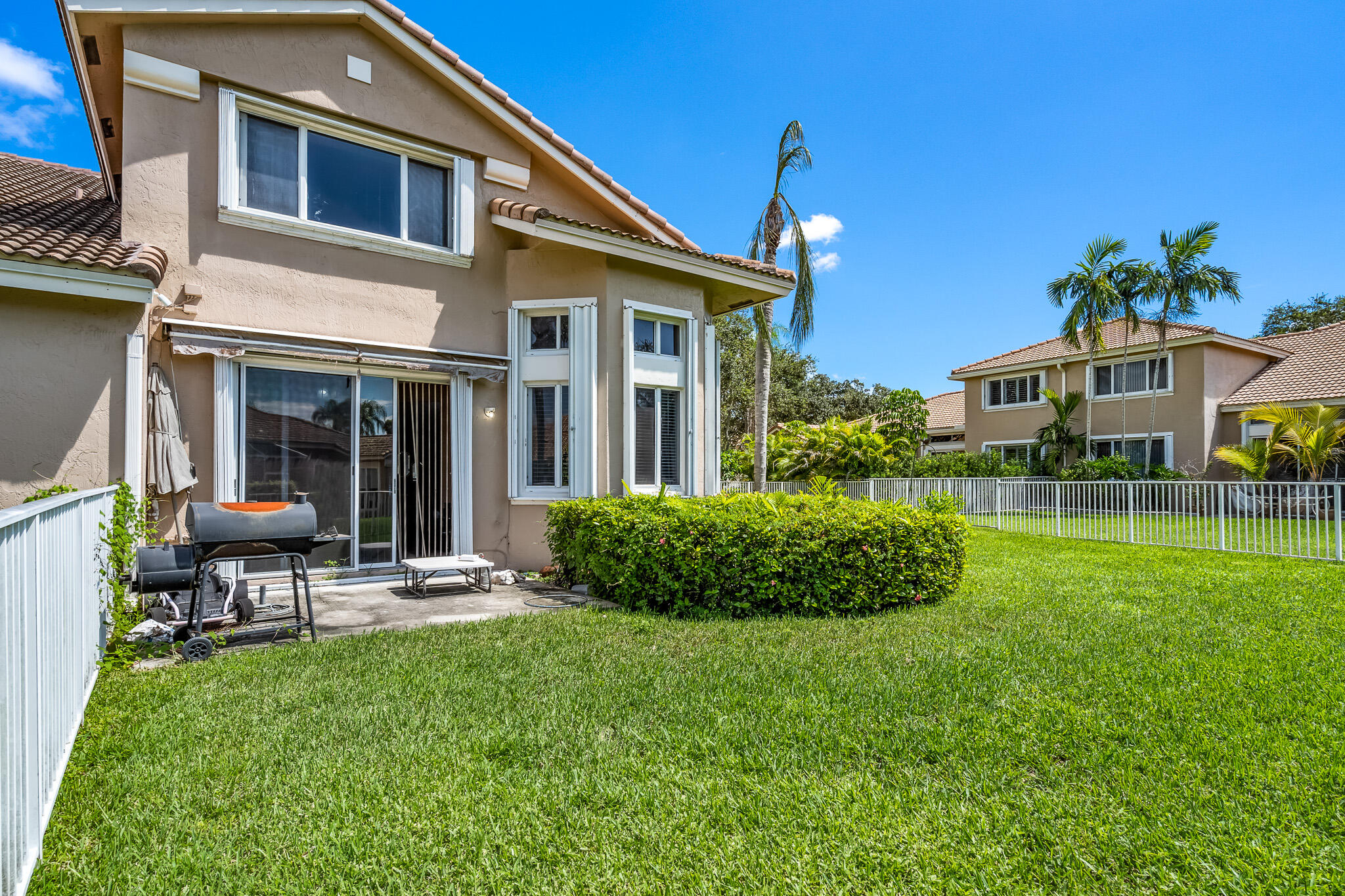 HOLLYWOOD LAKES COUNTRY CLUB AND - Residential