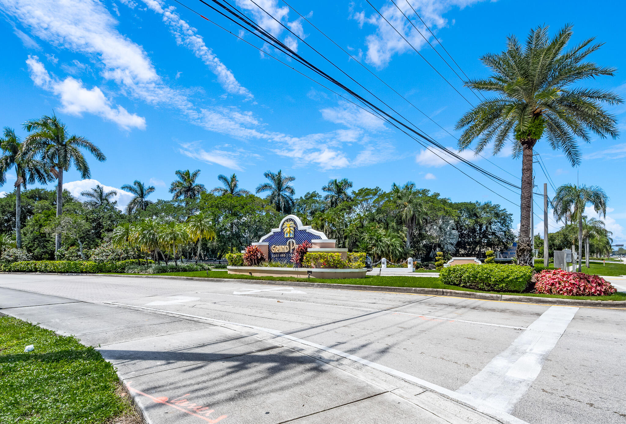 HOLLYWOOD LAKES COUNTRY CLUB AND - Residential