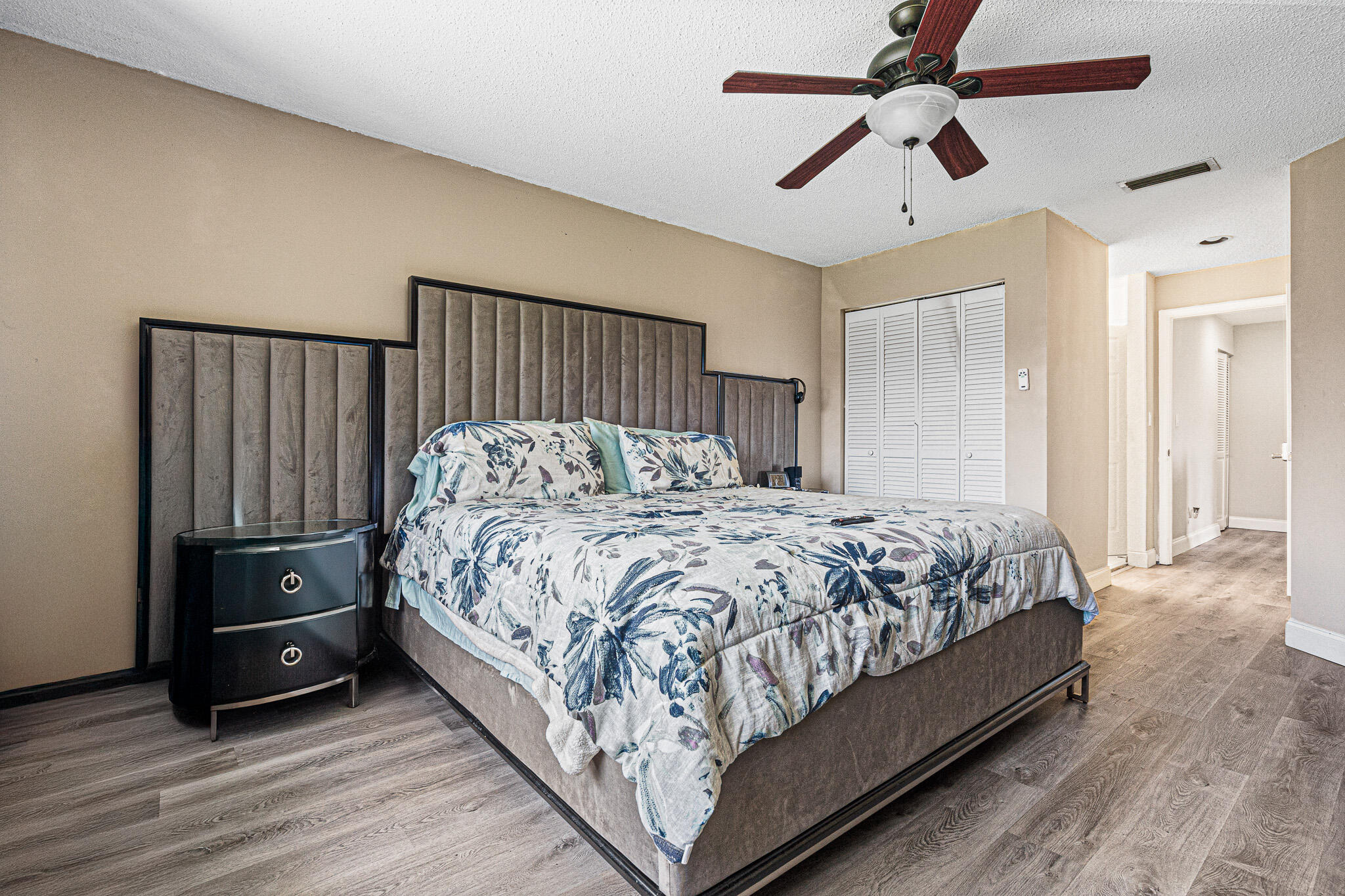 HOLLYWOOD LAKES COUNTRY CLUB AND - Residential