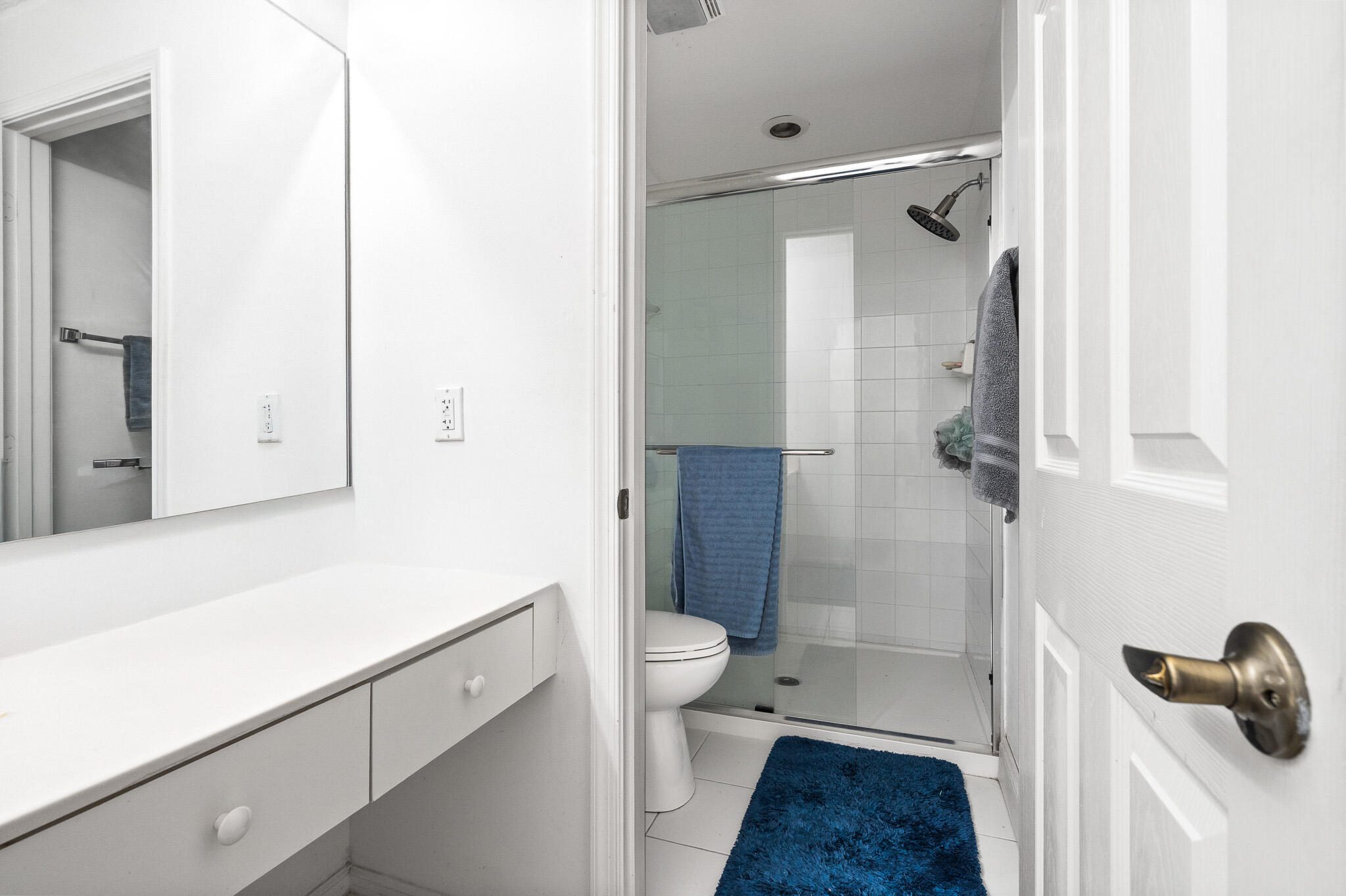 HOLLYWOOD LAKES COUNTRY CLUB AND - Residential