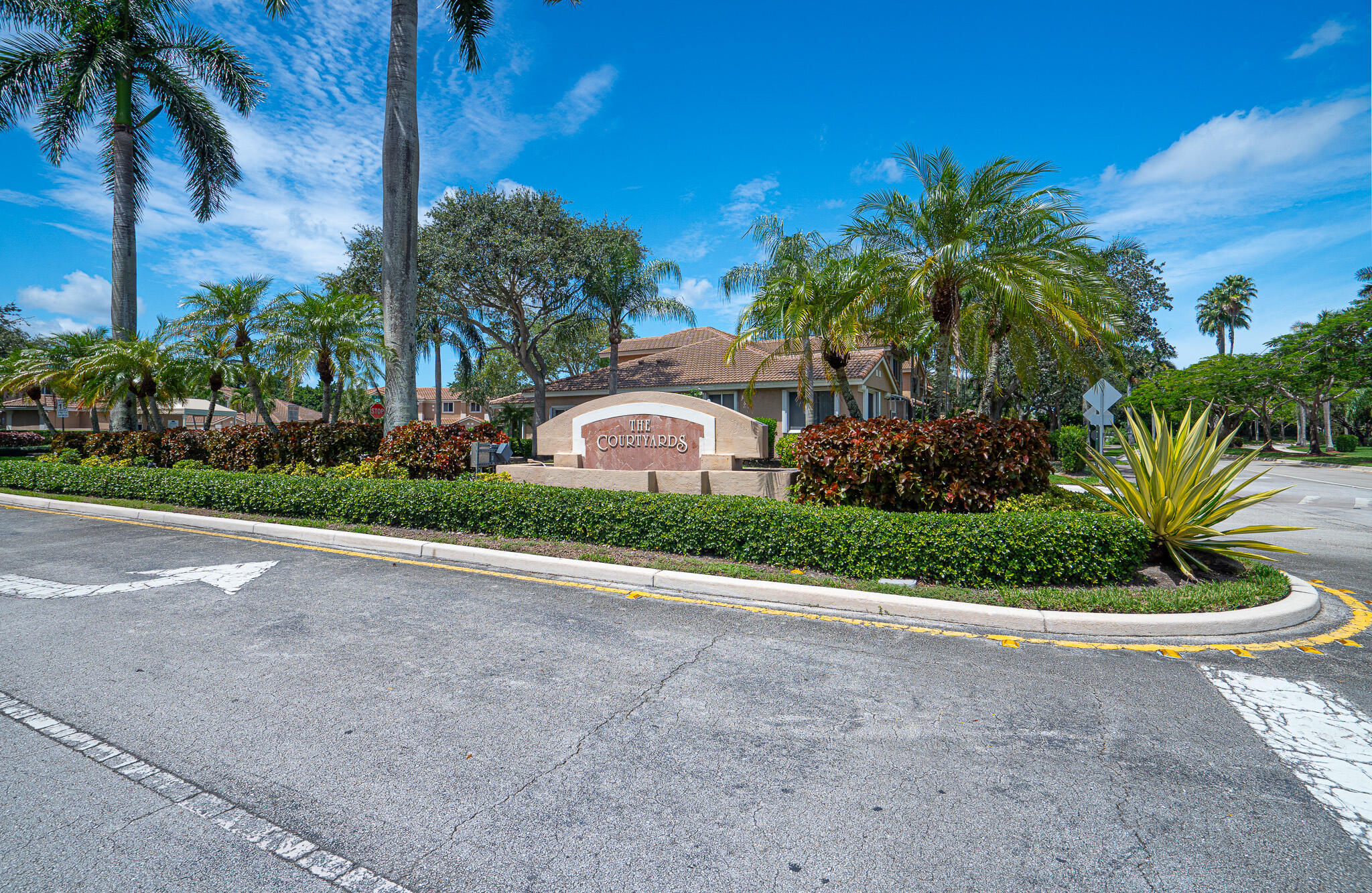 HOLLYWOOD LAKES COUNTRY CLUB AND - Residential