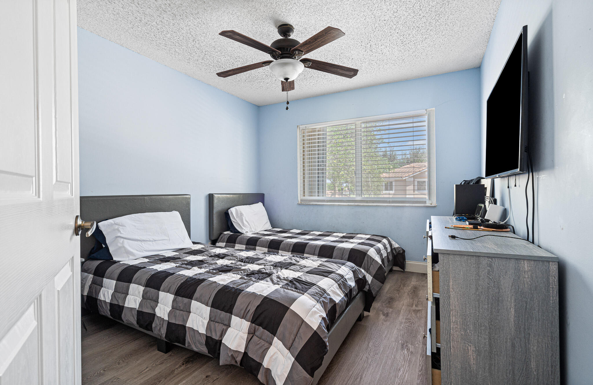HOLLYWOOD LAKES COUNTRY CLUB AND - Residential