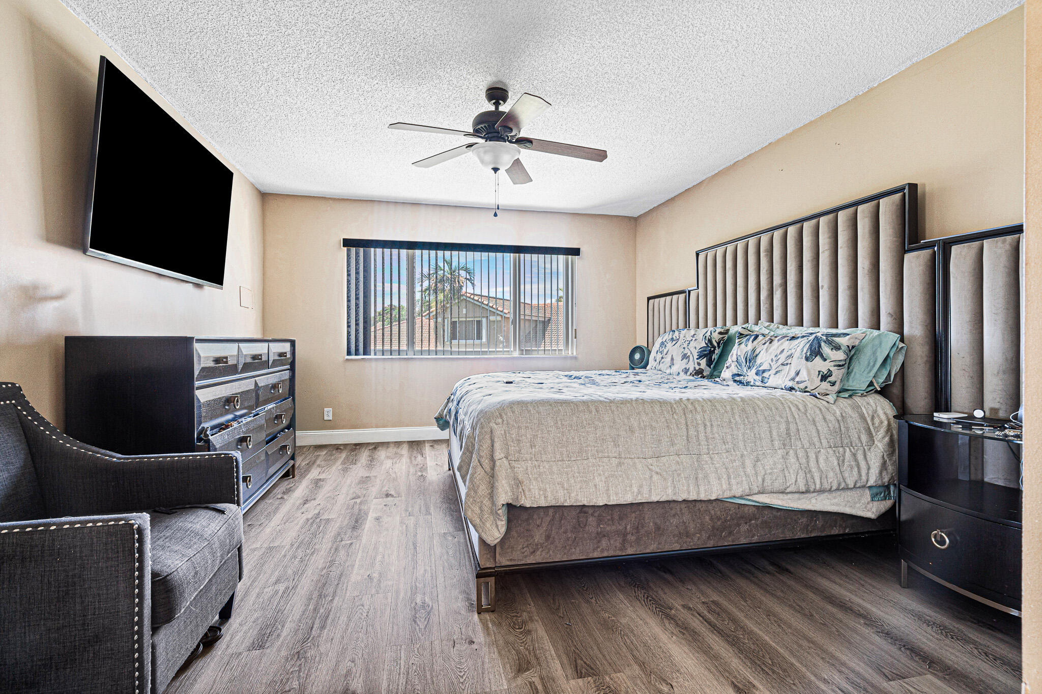 HOLLYWOOD LAKES COUNTRY CLUB AND - Residential