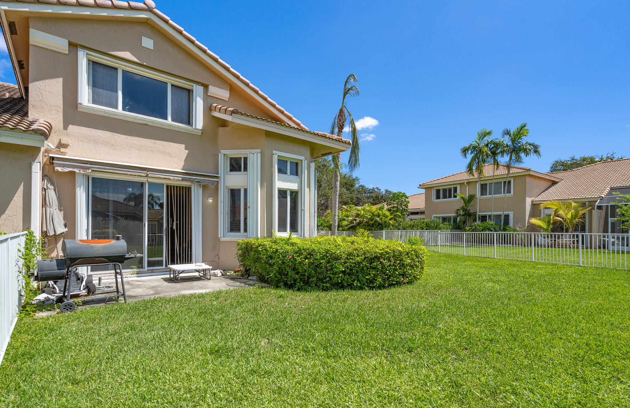 HOLLYWOOD LAKES COUNTRY CLUB AND - Residential