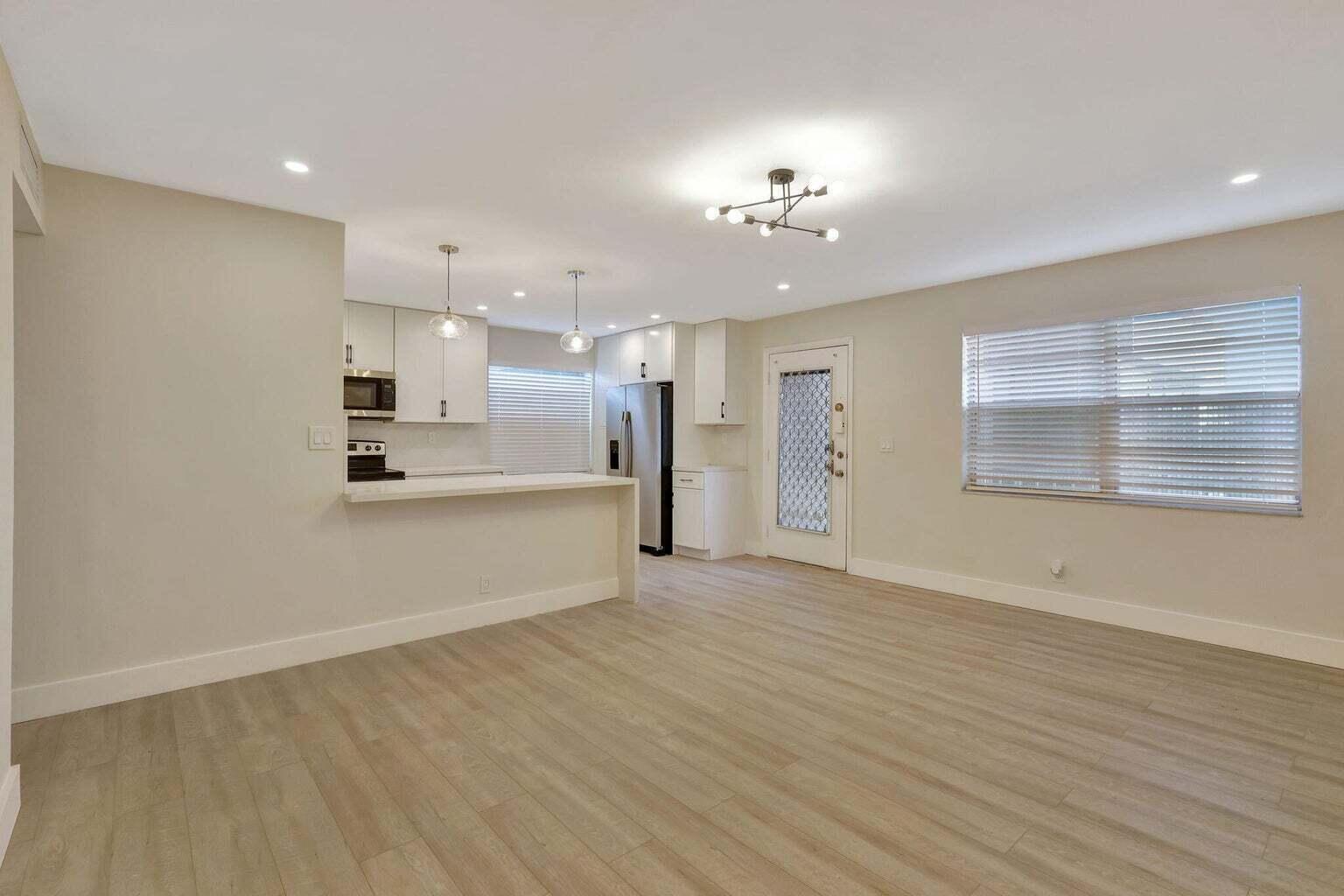 KINGS POINT - Residential