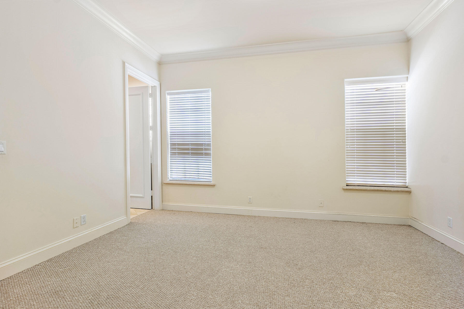ROYAL PALM YACHT & COUNTRY CLUB - Residential