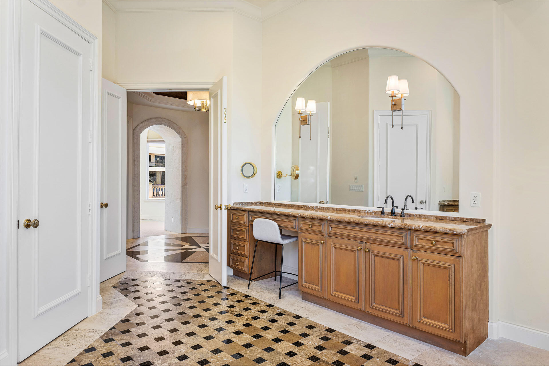 ROYAL PALM YACHT & COUNTRY CLUB - Residential