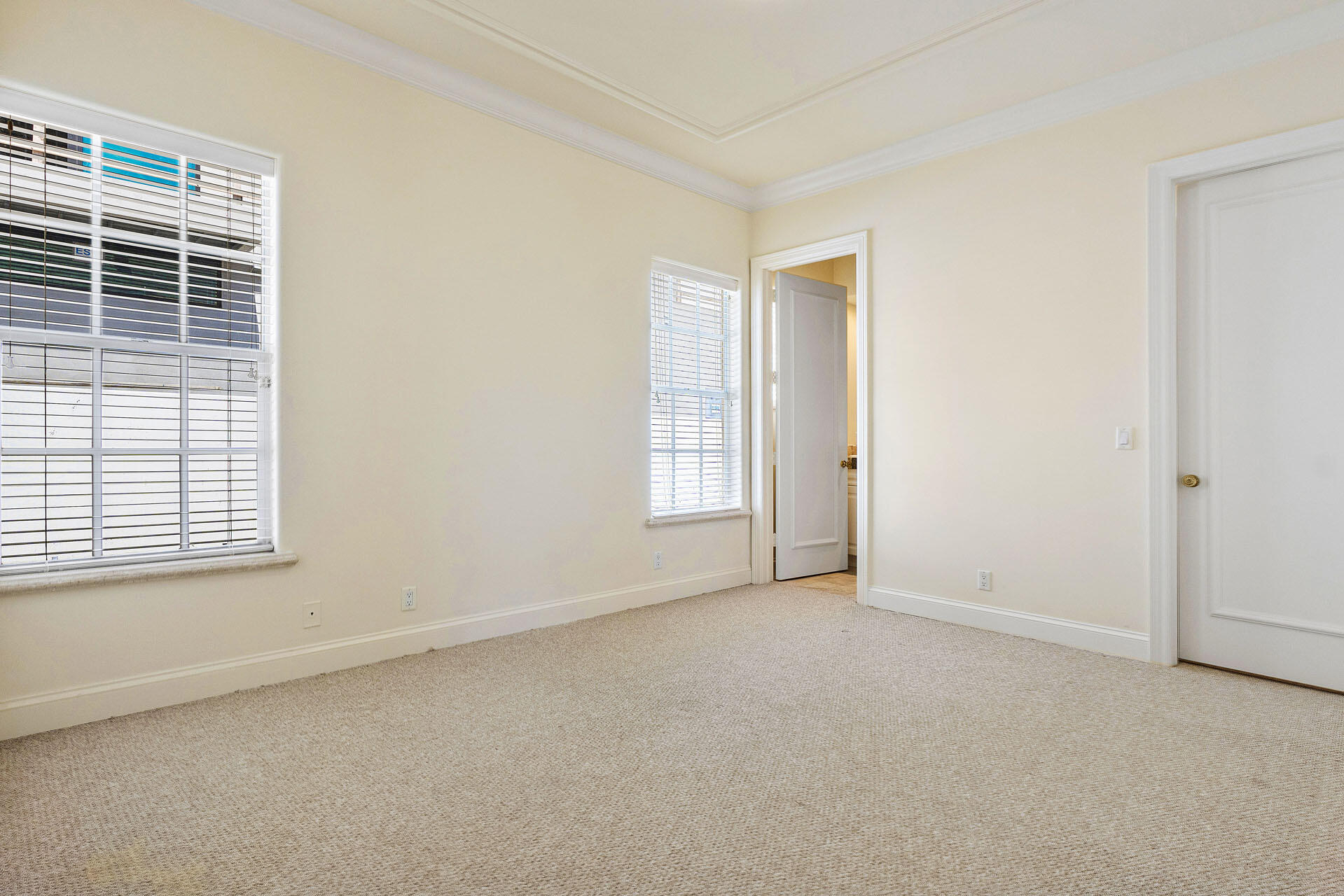 ROYAL PALM YACHT & COUNTRY CLUB - Residential