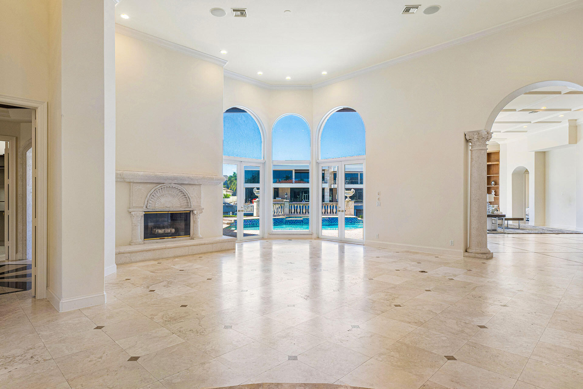 ROYAL PALM YACHT & COUNTRY CLUB - Residential