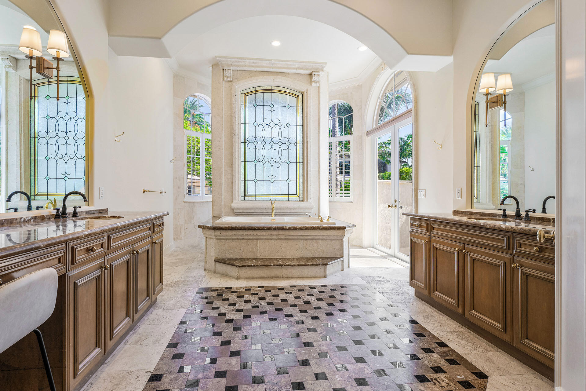 ROYAL PALM YACHT & COUNTRY CLUB - Residential