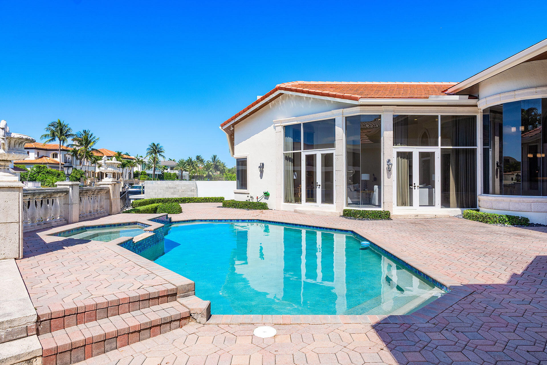 ROYAL PALM YACHT & COUNTRY CLUB - Residential
