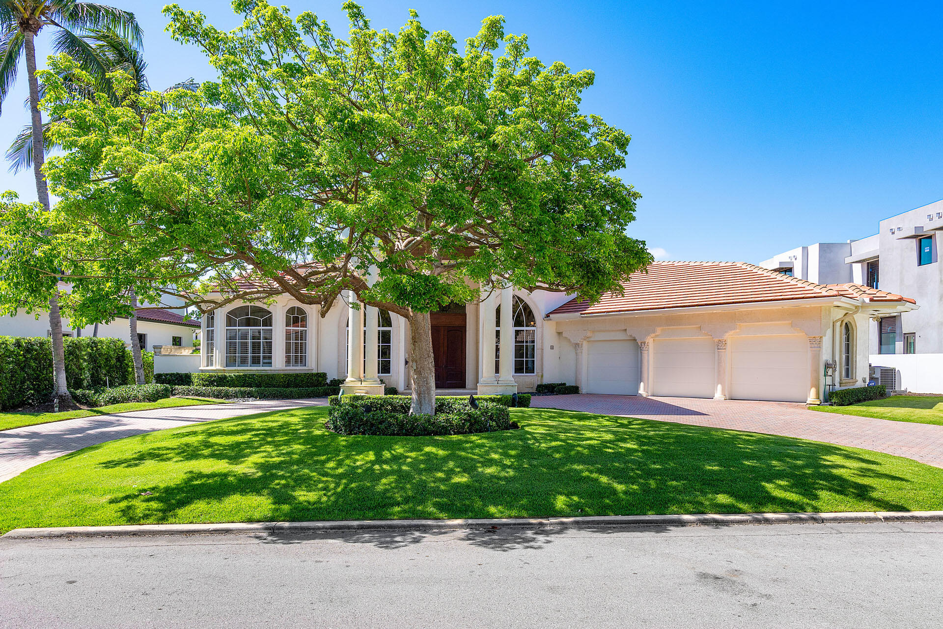 ROYAL PALM YACHT & COUNTRY CLUB - Residential