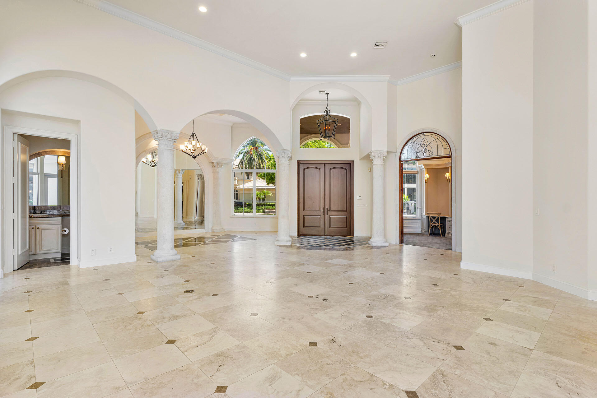 ROYAL PALM YACHT & COUNTRY CLUB - Residential
