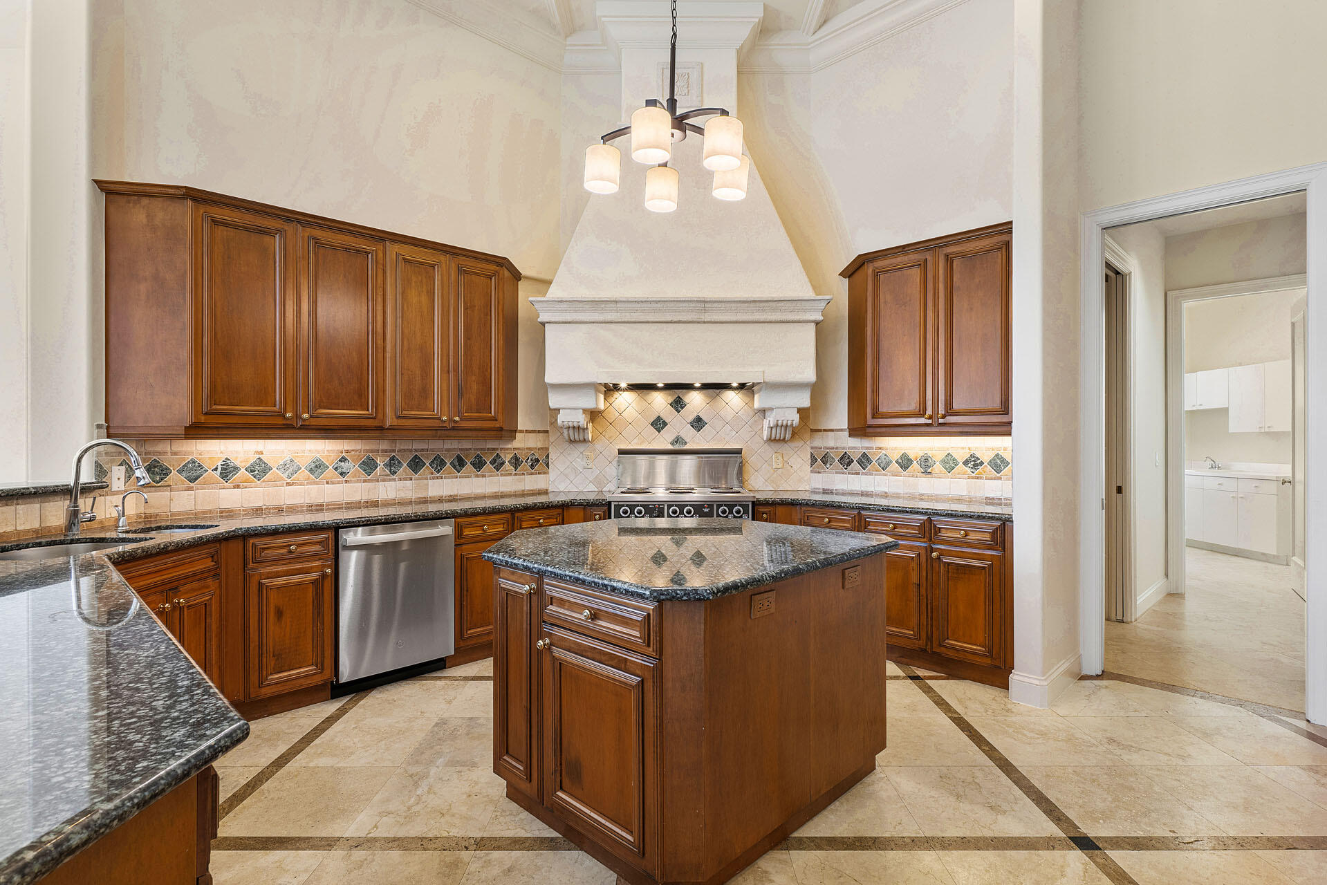 ROYAL PALM YACHT & COUNTRY CLUB - Residential