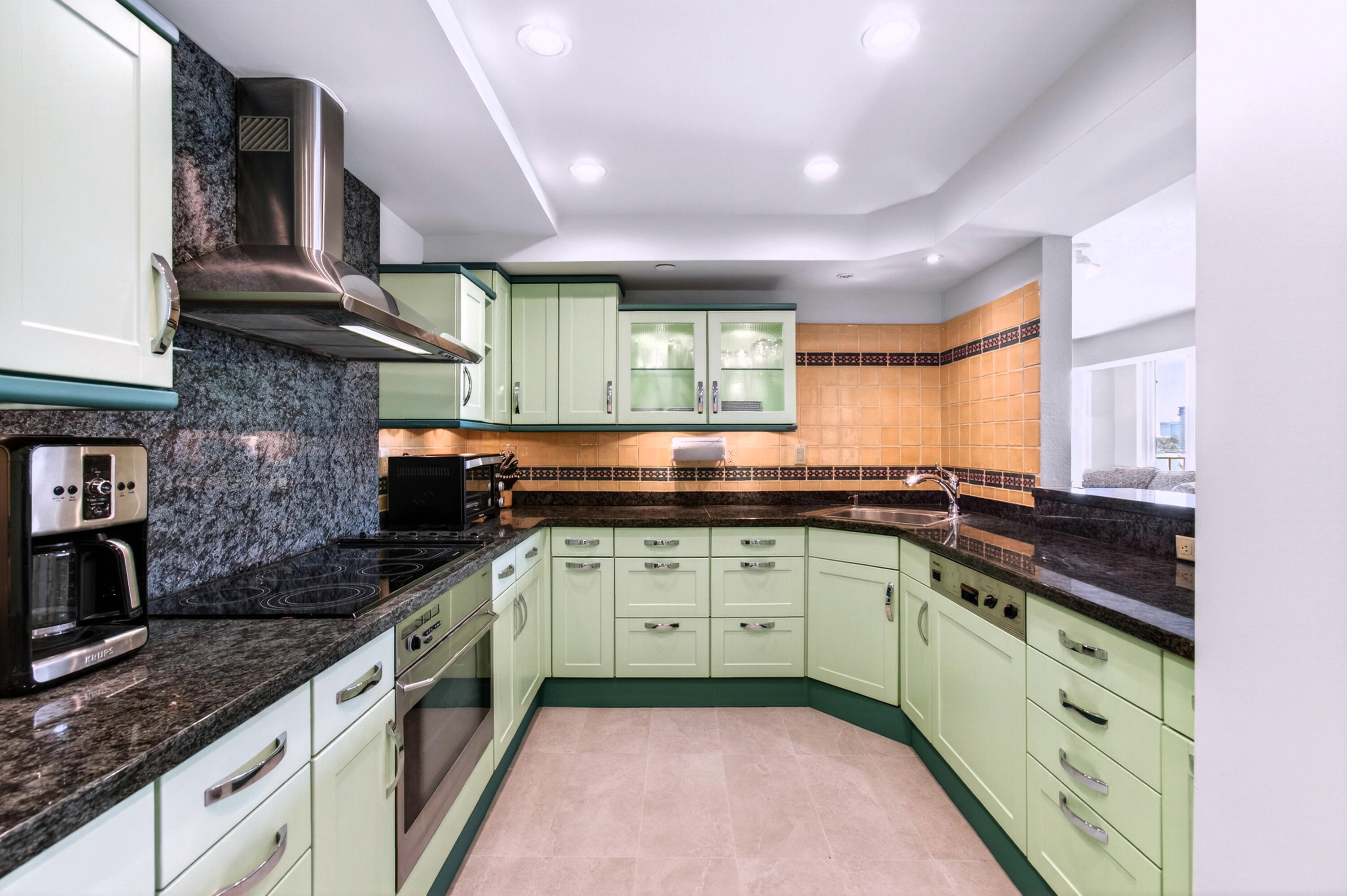 MIZNER COURT CONDO - Residential Lease