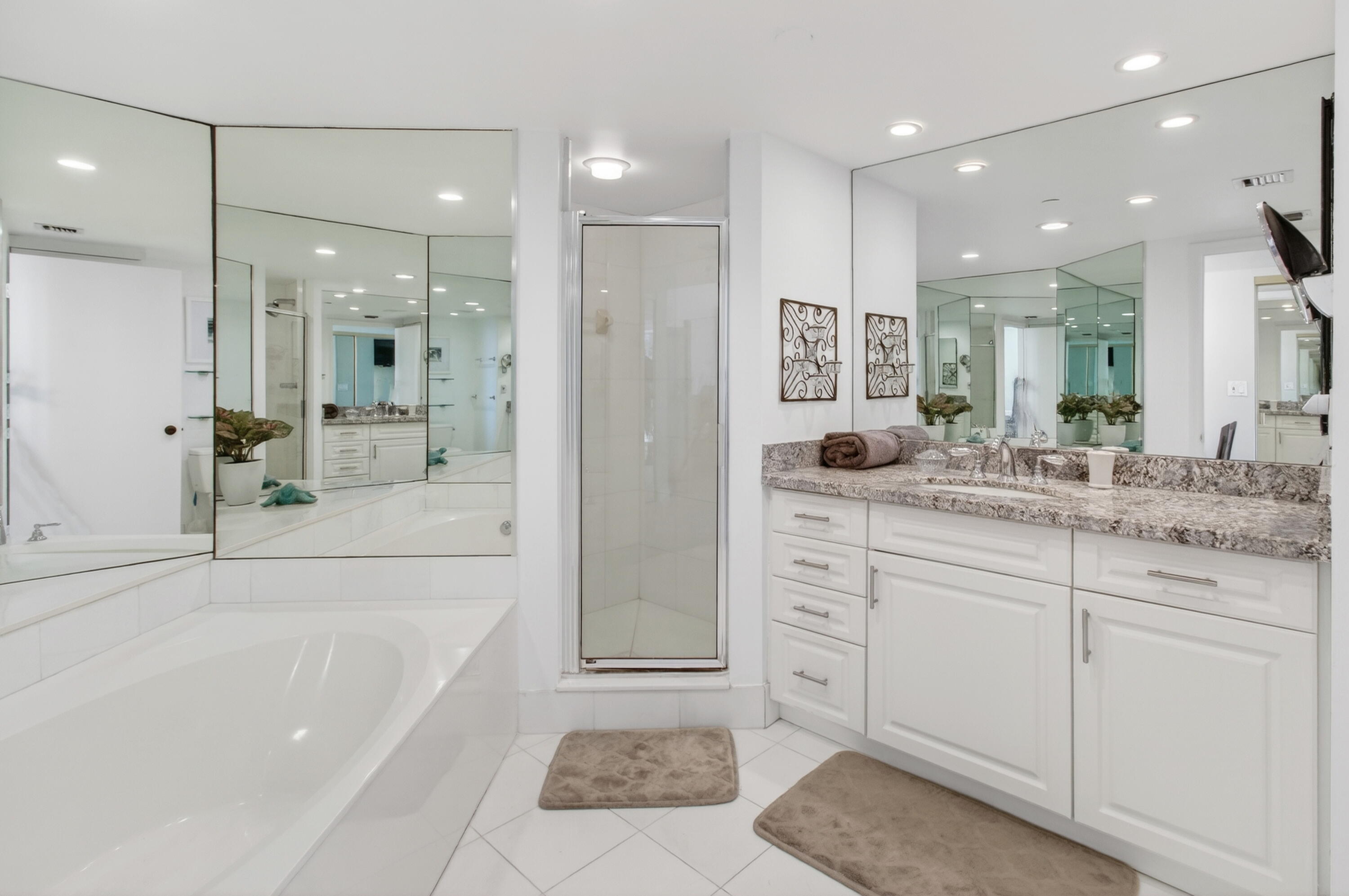 MIZNER COURT CONDO - Residential Lease