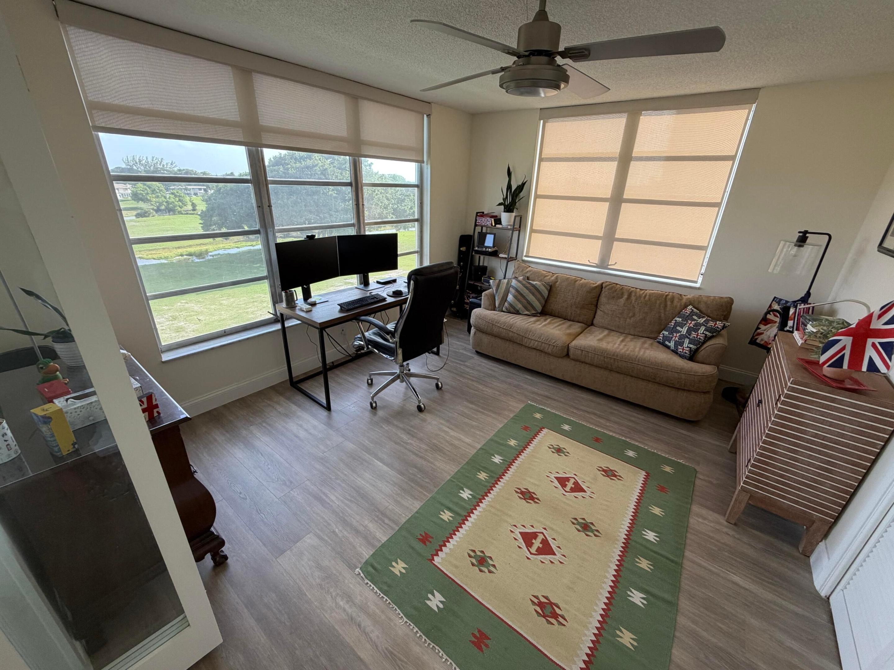NO 18 PALM-AIRE COUNTRY CLUB - Residential