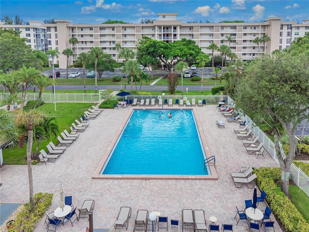 NO 18 PALM-AIRE COUNTRY CLUB - Residential